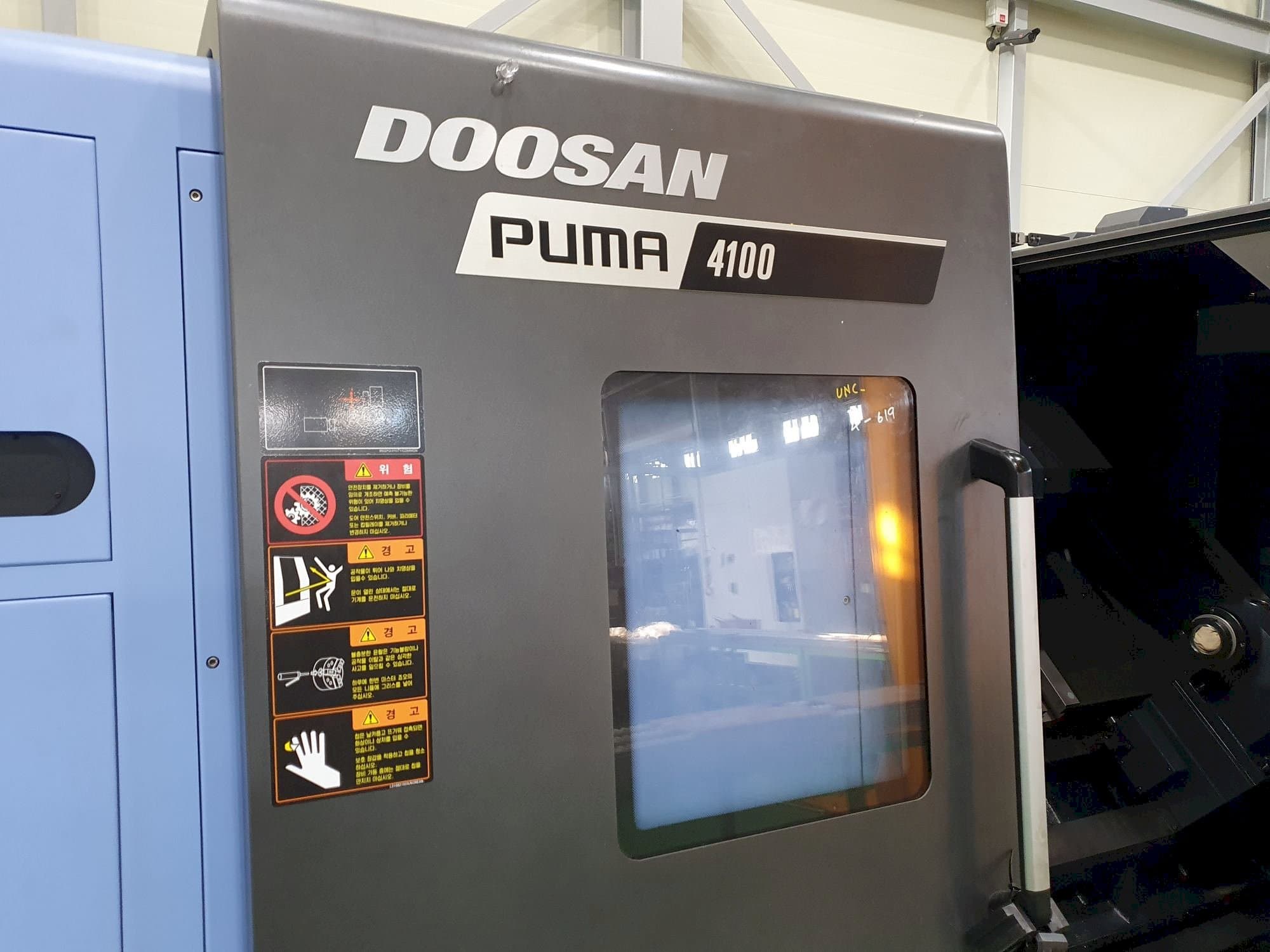Makine  Doosan PUMA 4100B - Önden görünüm