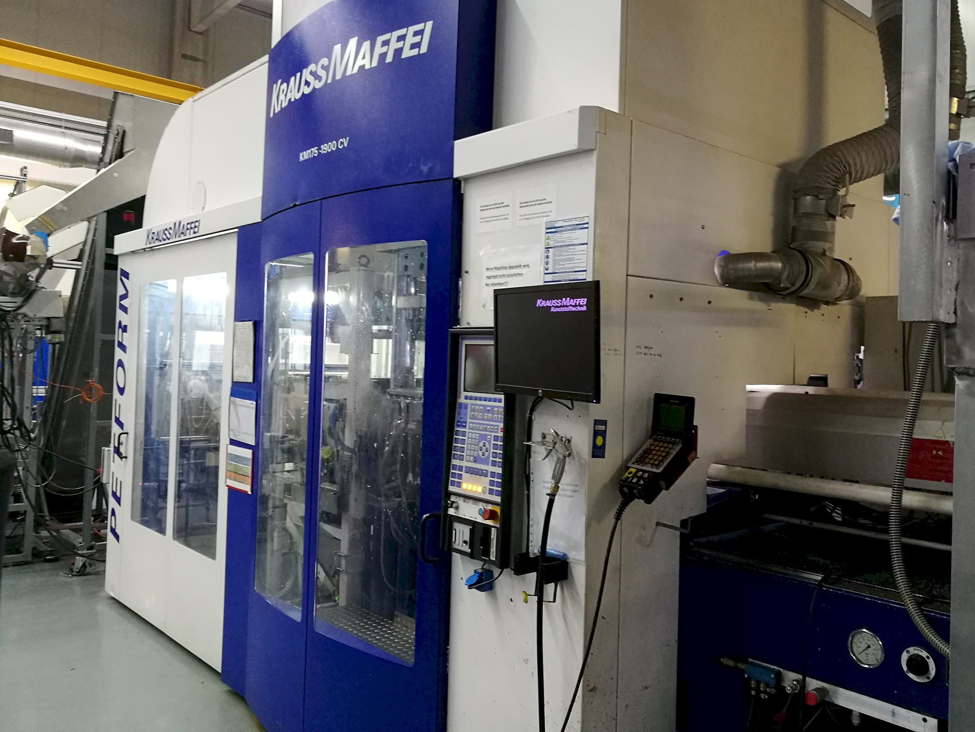 Makine  Krauss Maffei - Sağdan görünüm 175-1900 CV