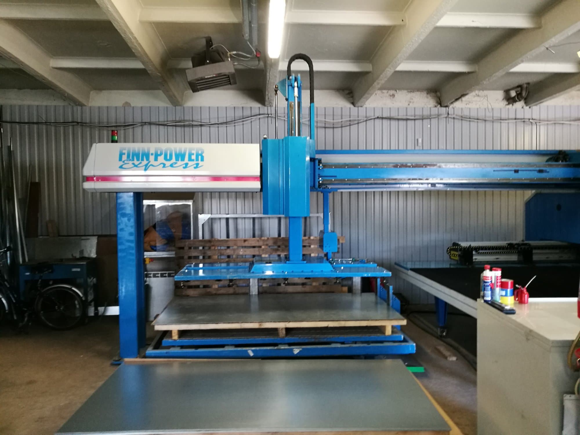 Makine  Finn-Power - Önden görünüm A5-20 SB