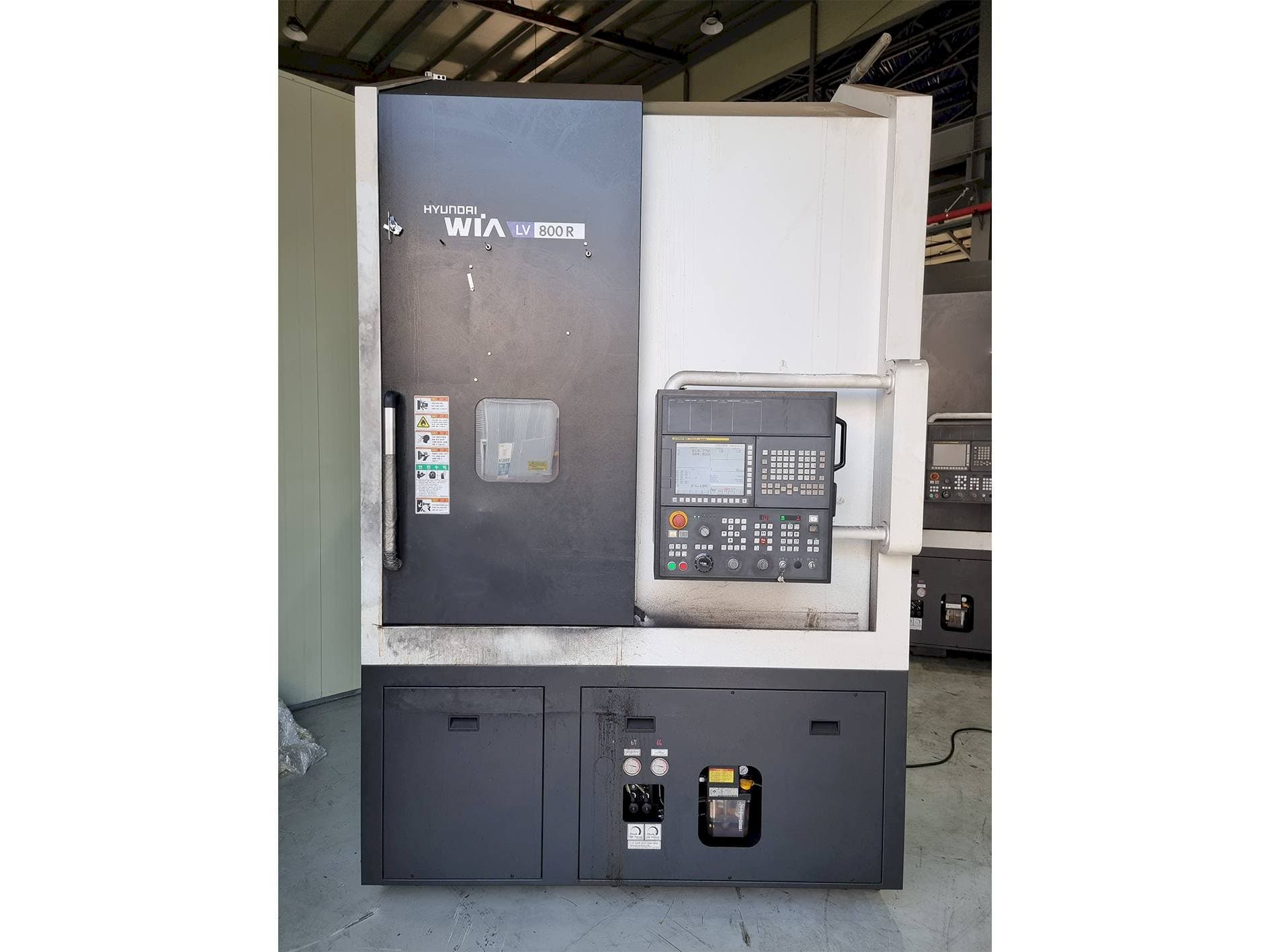 Makine  Hyundai Wia LV800R - Önden görünüm