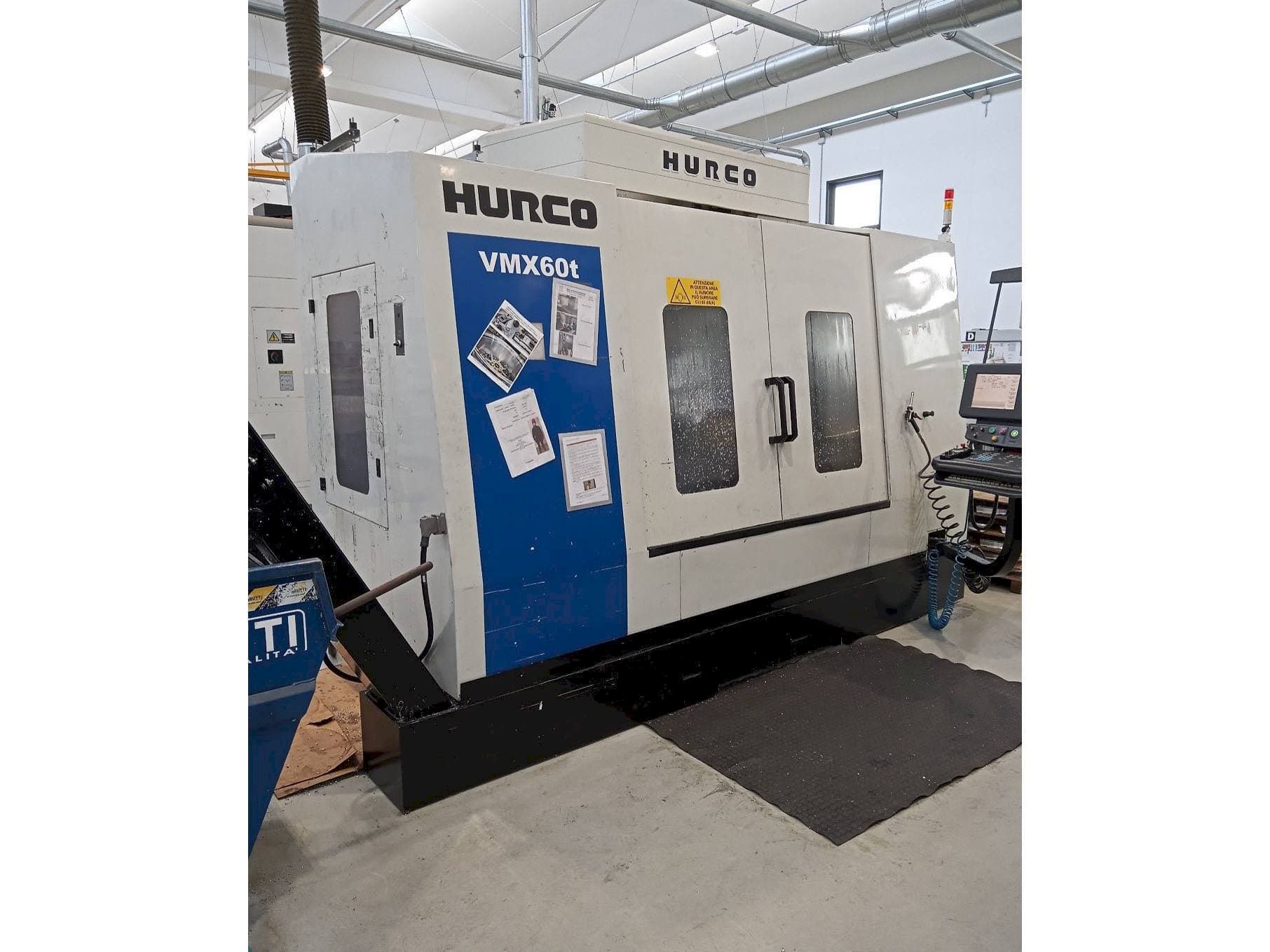 Makine  Hurco VMX 60T - Önden görünüm