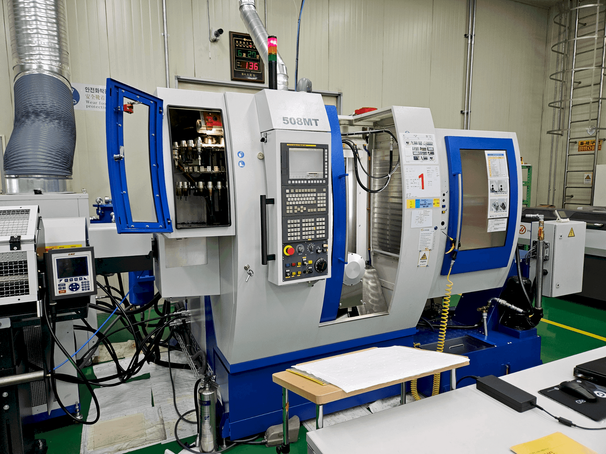 Makine  WILLEMIN-MACODEL 508MT - Önden görünüm