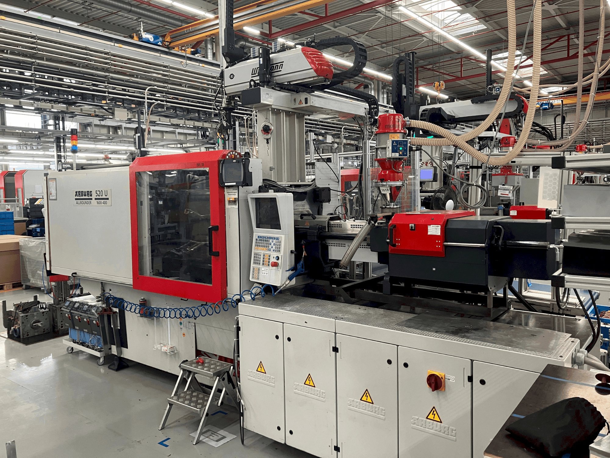 Makine  Arburg Allrounder 520 U 1600-400 - Önden görünüm