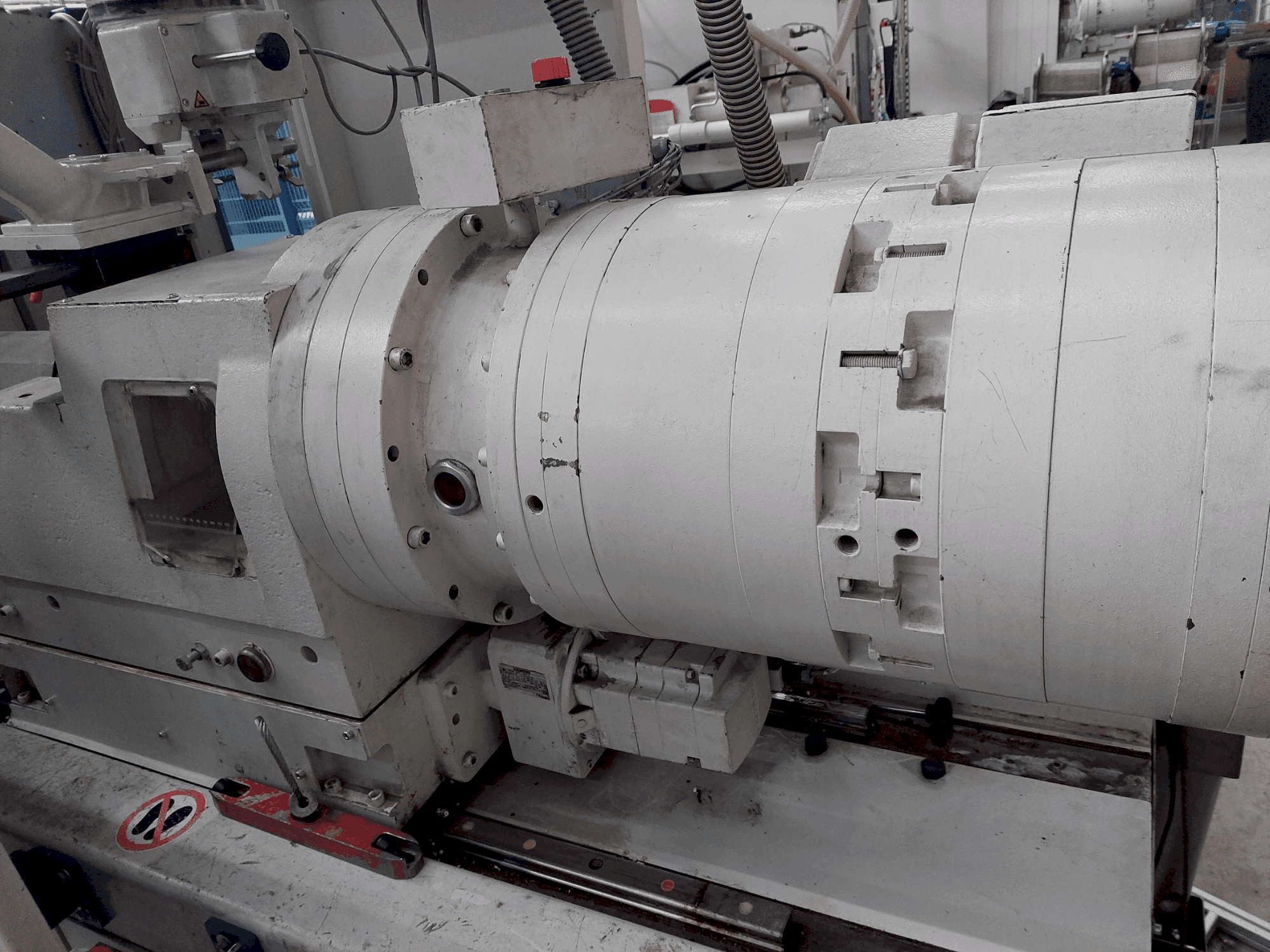 Makine  Krauss Maffei 80-180 EX - Önden görünüm