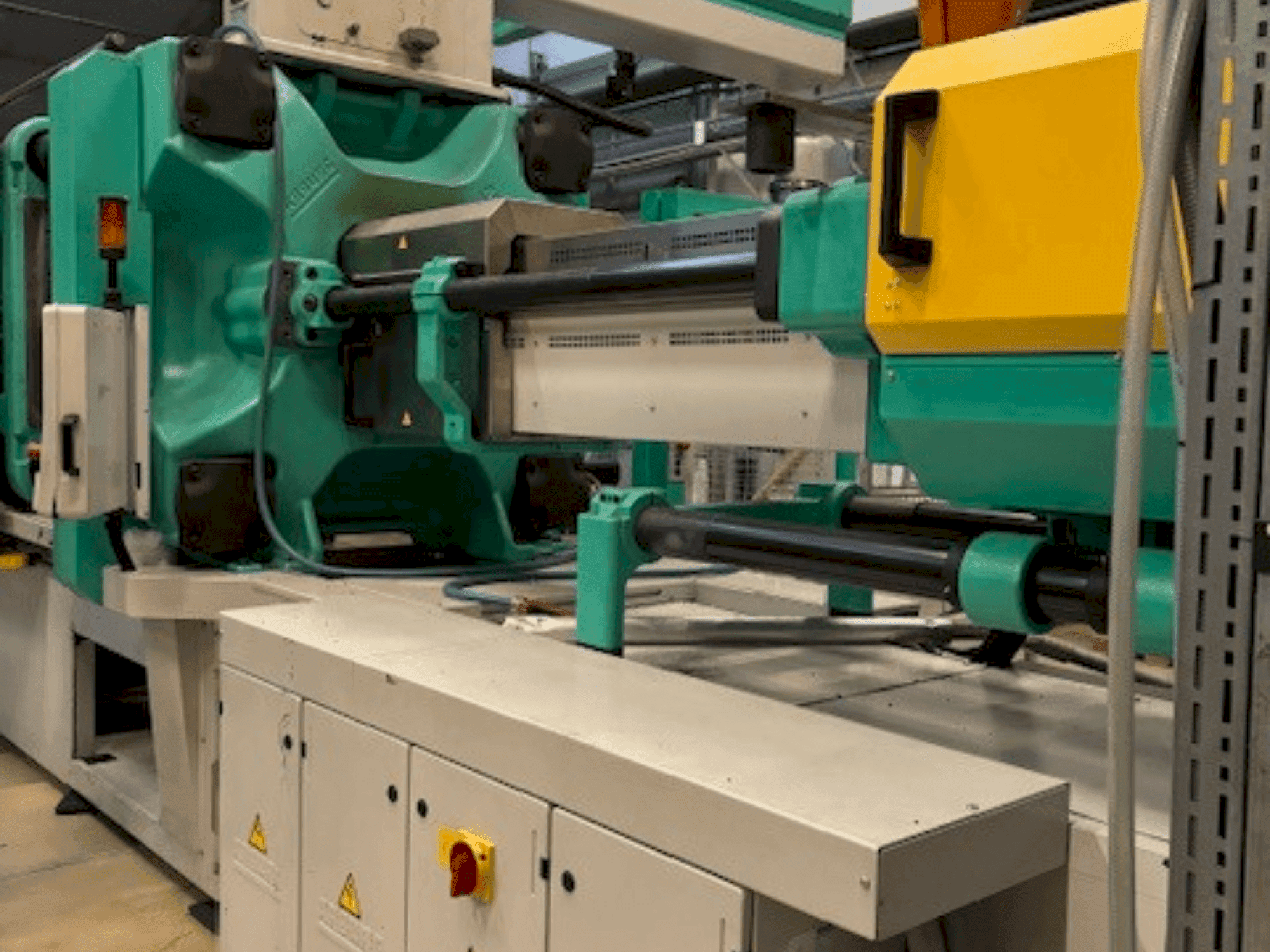 Makine  Arburg Allrounder 920S 5000-3200 - Önden görünüm