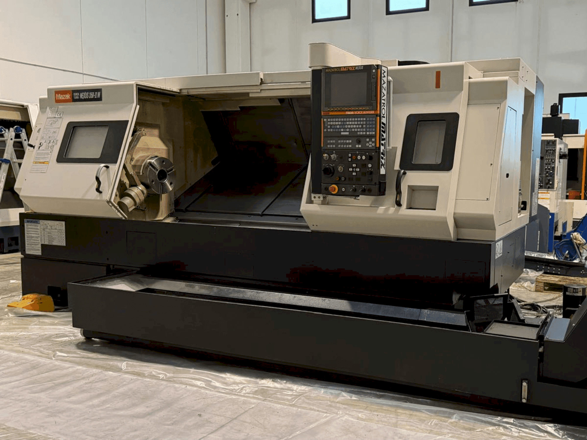 Makine  Mazak QT Nexus 350 II M - Önden görünüm