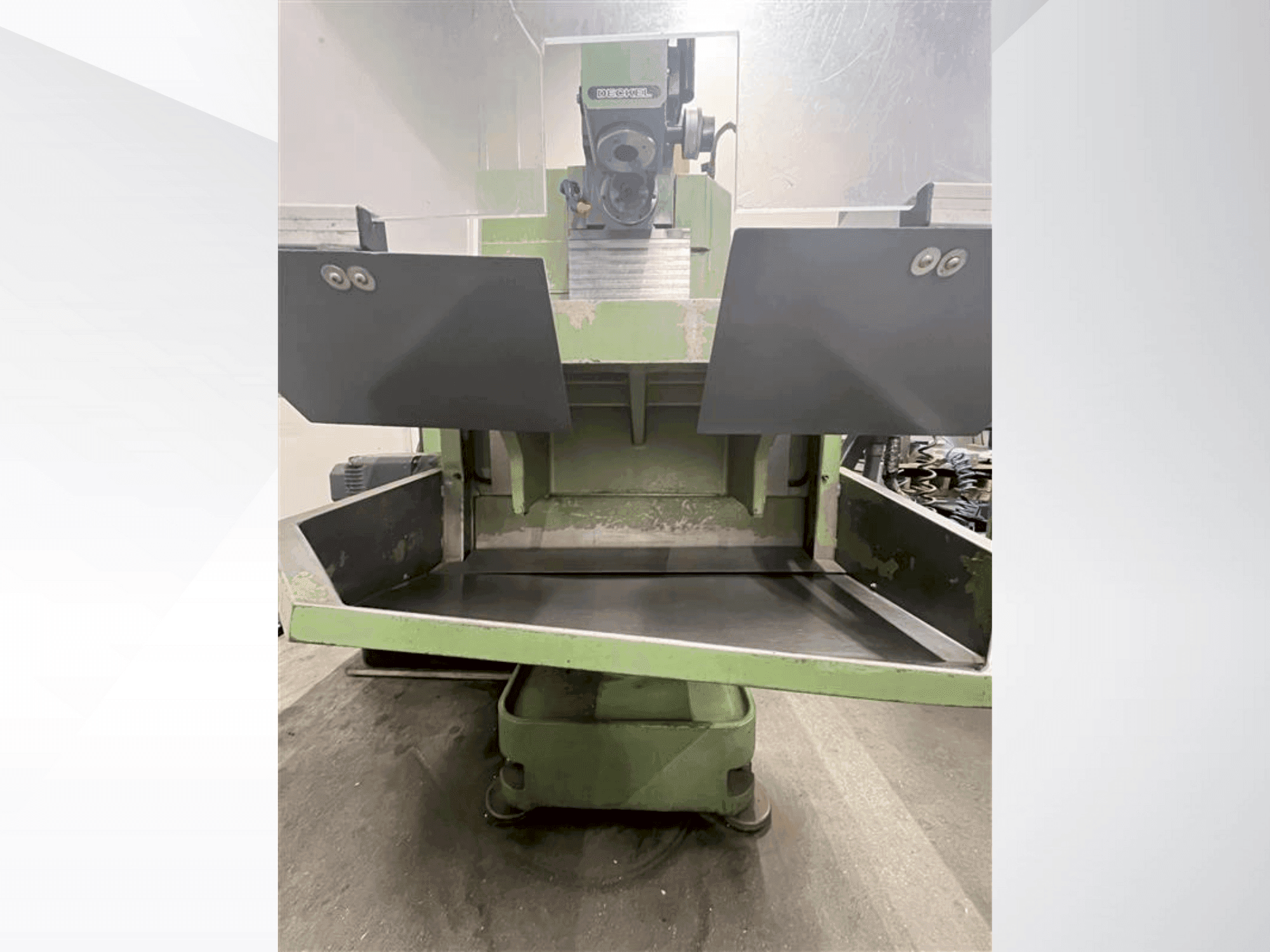 Makine  DECKEL FP2A - Önden görünüm