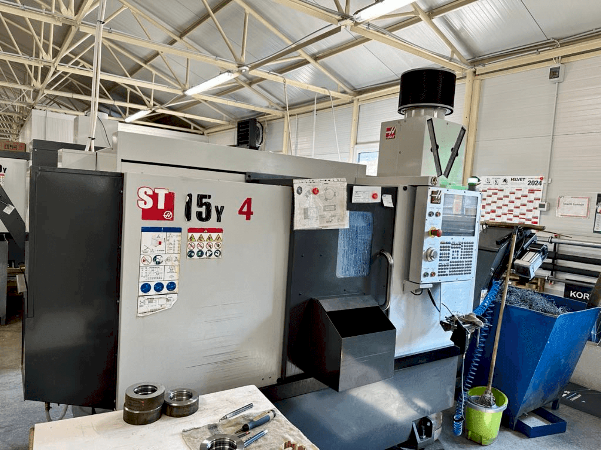 Makine  HAAS ST-15Y - Önden görünüm