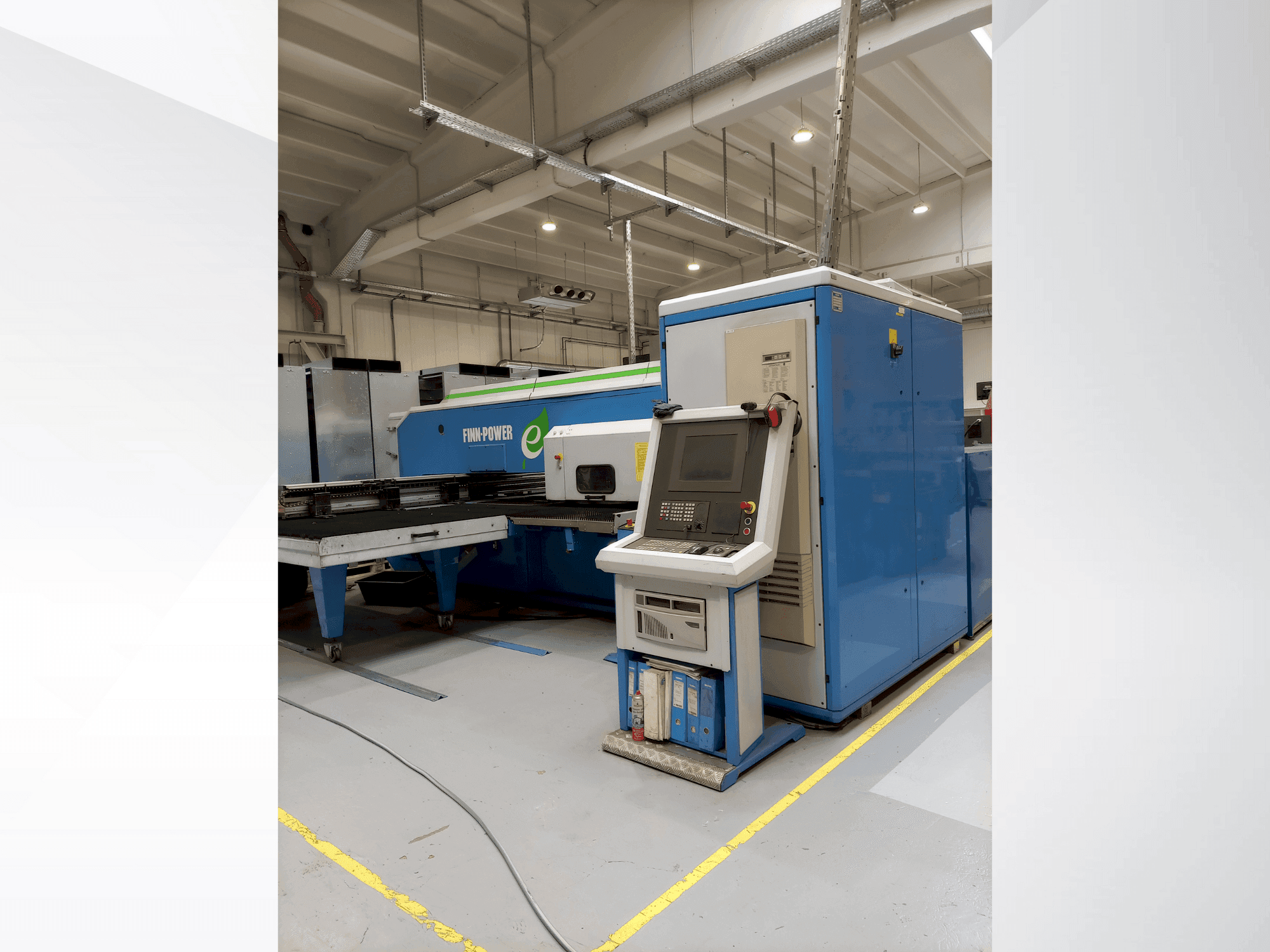 Makine  Finn-Power E5 U - Önden görünüm