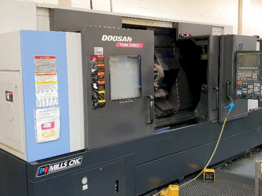 Makine  Doosan Puma 3100LY - Önden görünüm