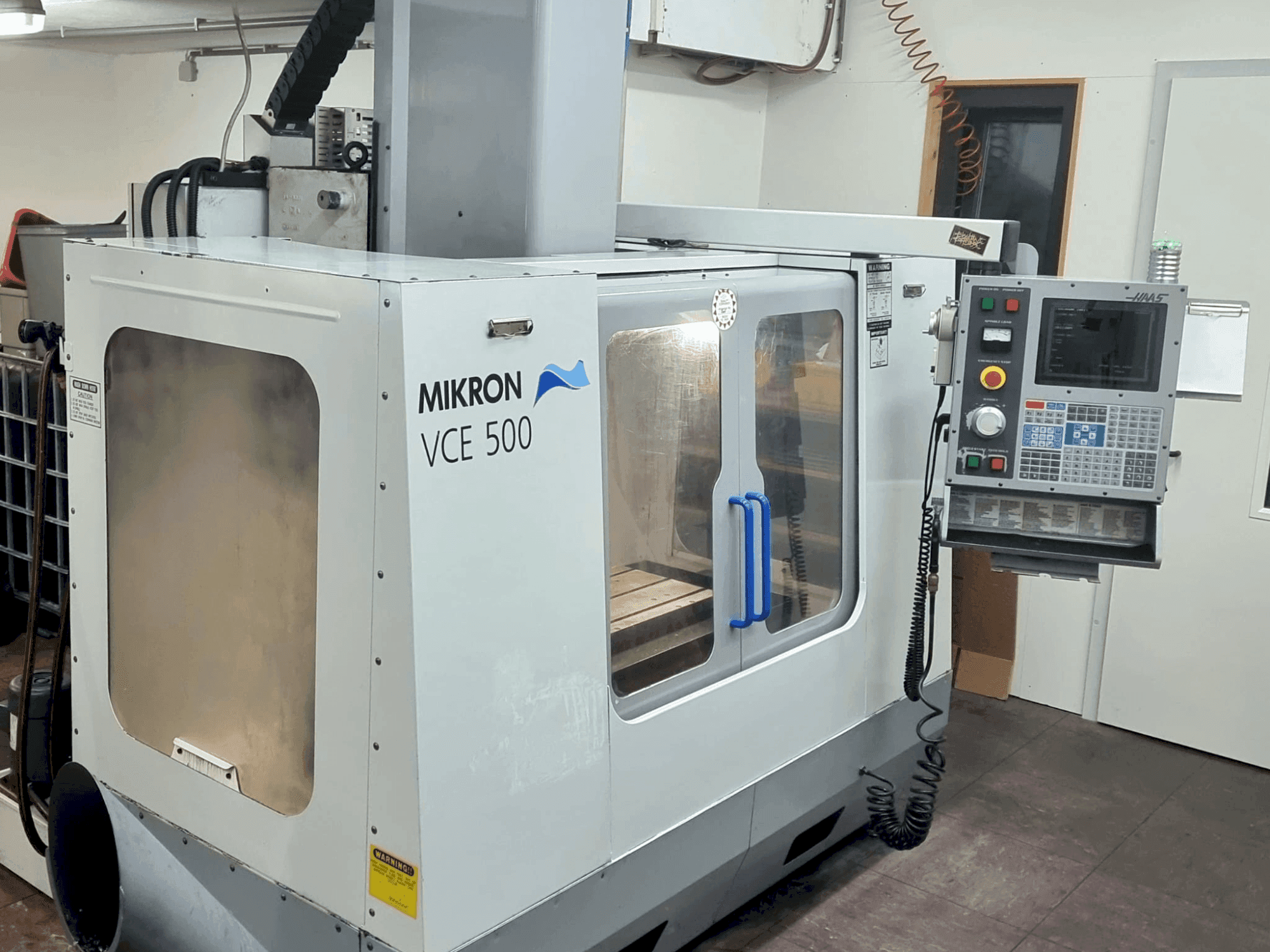 Makine  HAAS VCE 550 - Önden görünüm
