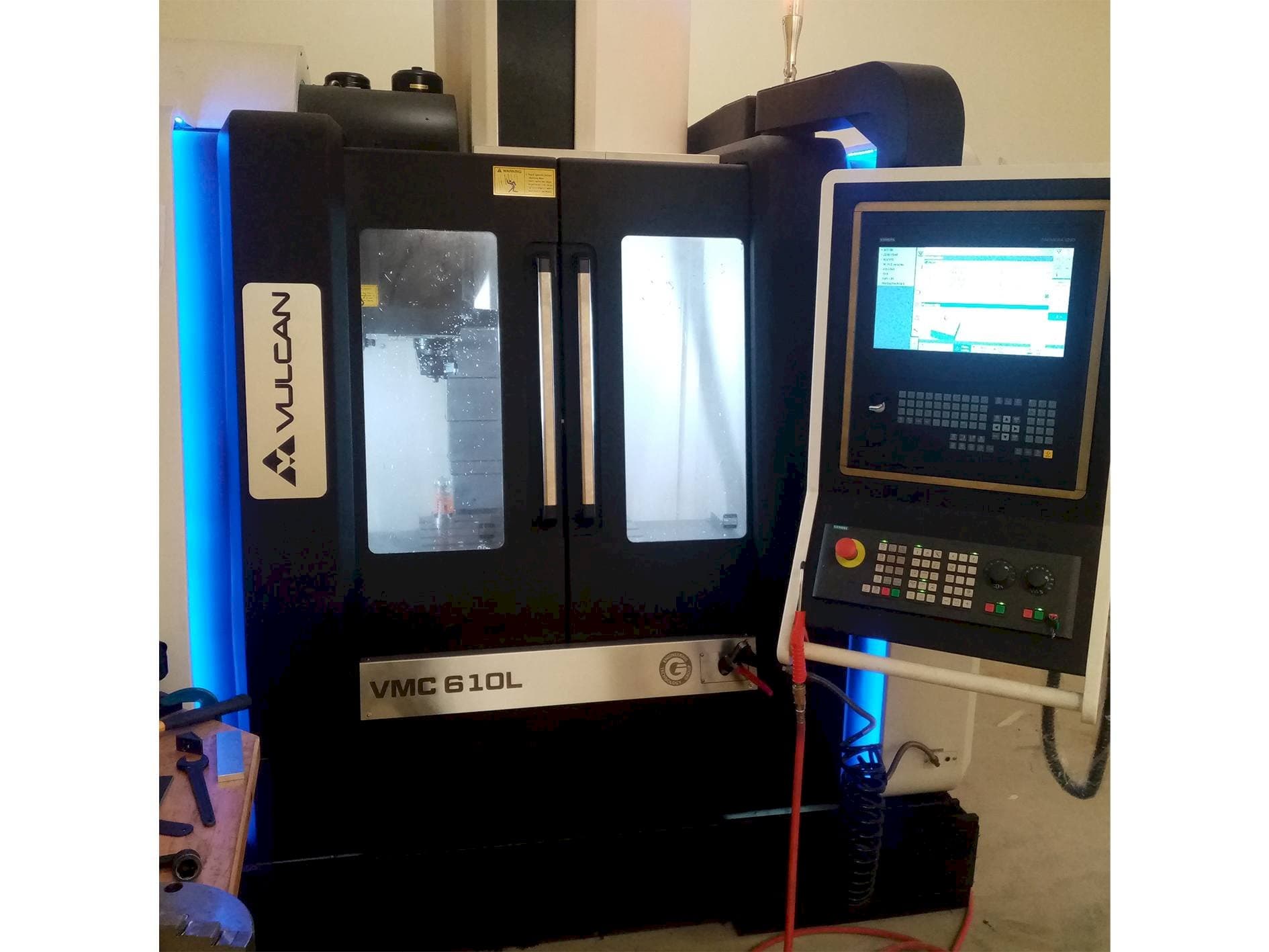 Makine  VULCAN VMC 610L - Önden görünüm