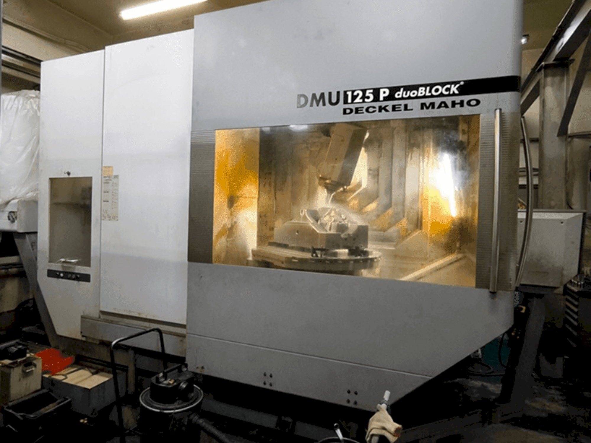 Makine  DECKEL MAHO DMU 125 P duoBLOCK - Önden görünüm