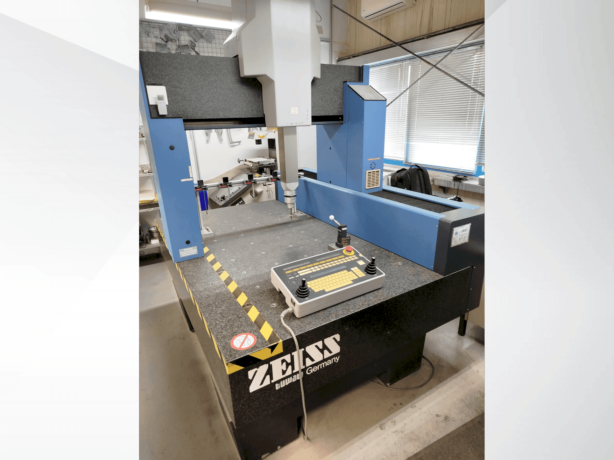 Makine  ZEISS Contura G2 - Önden görünüm