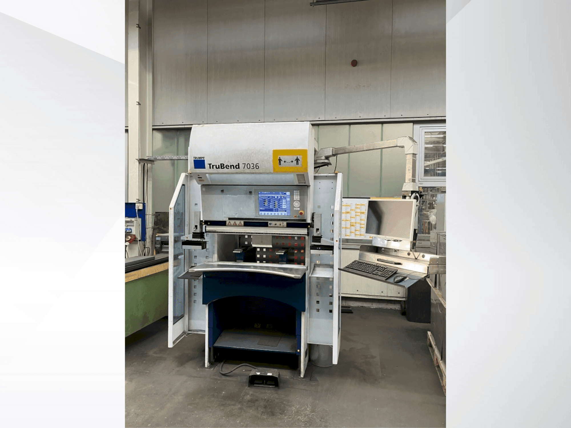 Makine  TRUMPF TruBend 7036 - Önden görünüm