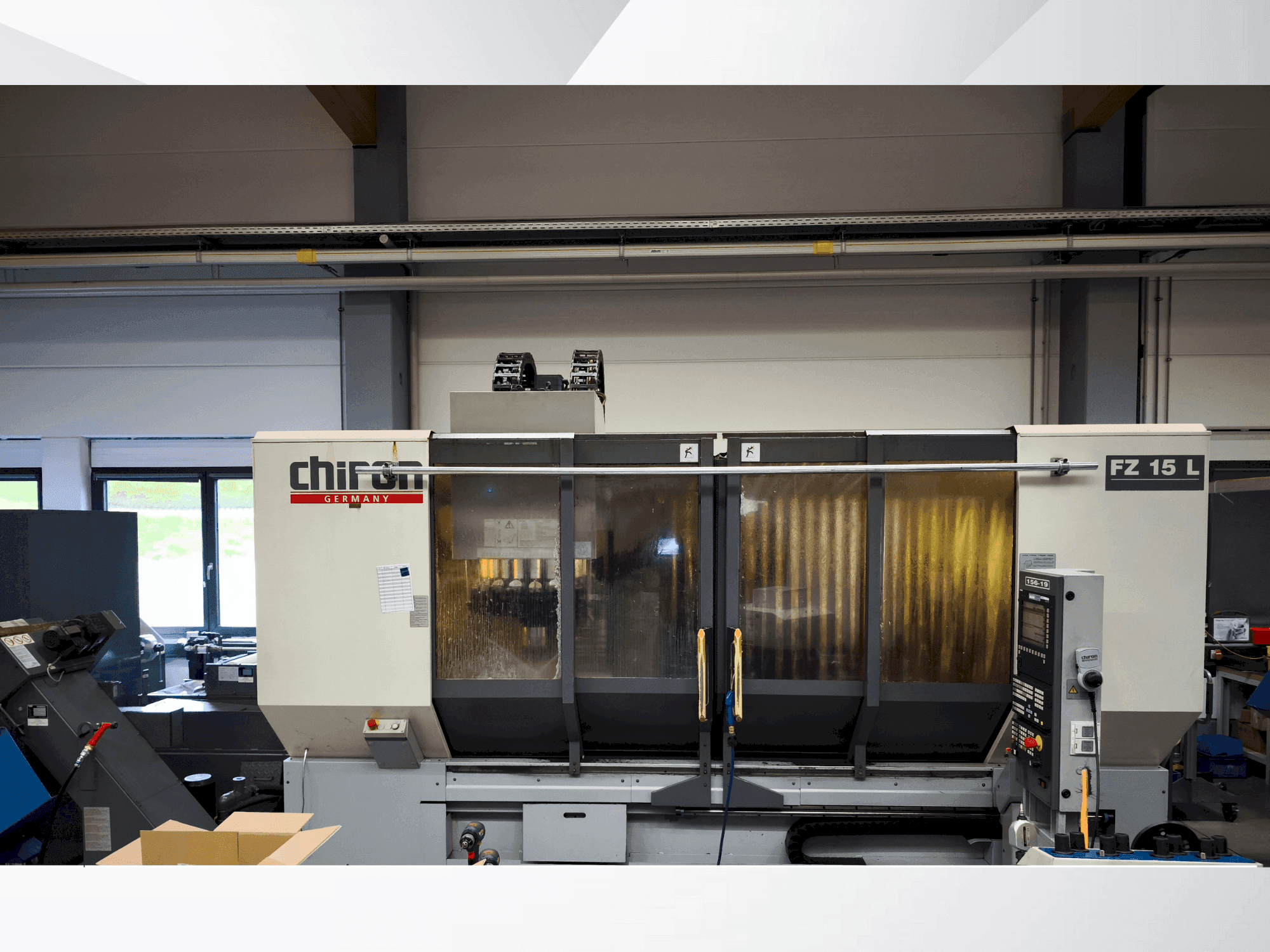 Makine  CHIRON FZ 15 L - Önden görünüm