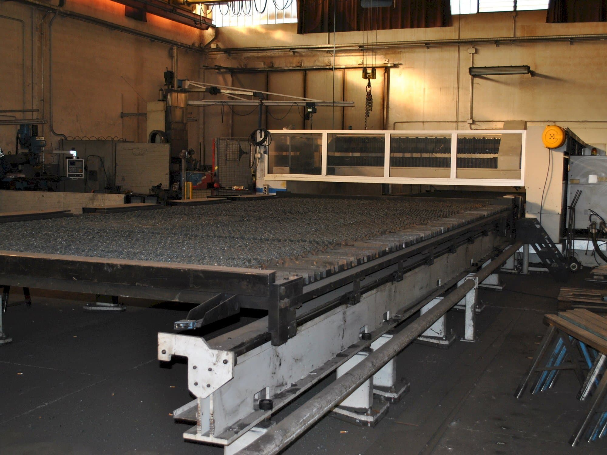 Makine  LVD IMPULS 8031 - Önden görünüm