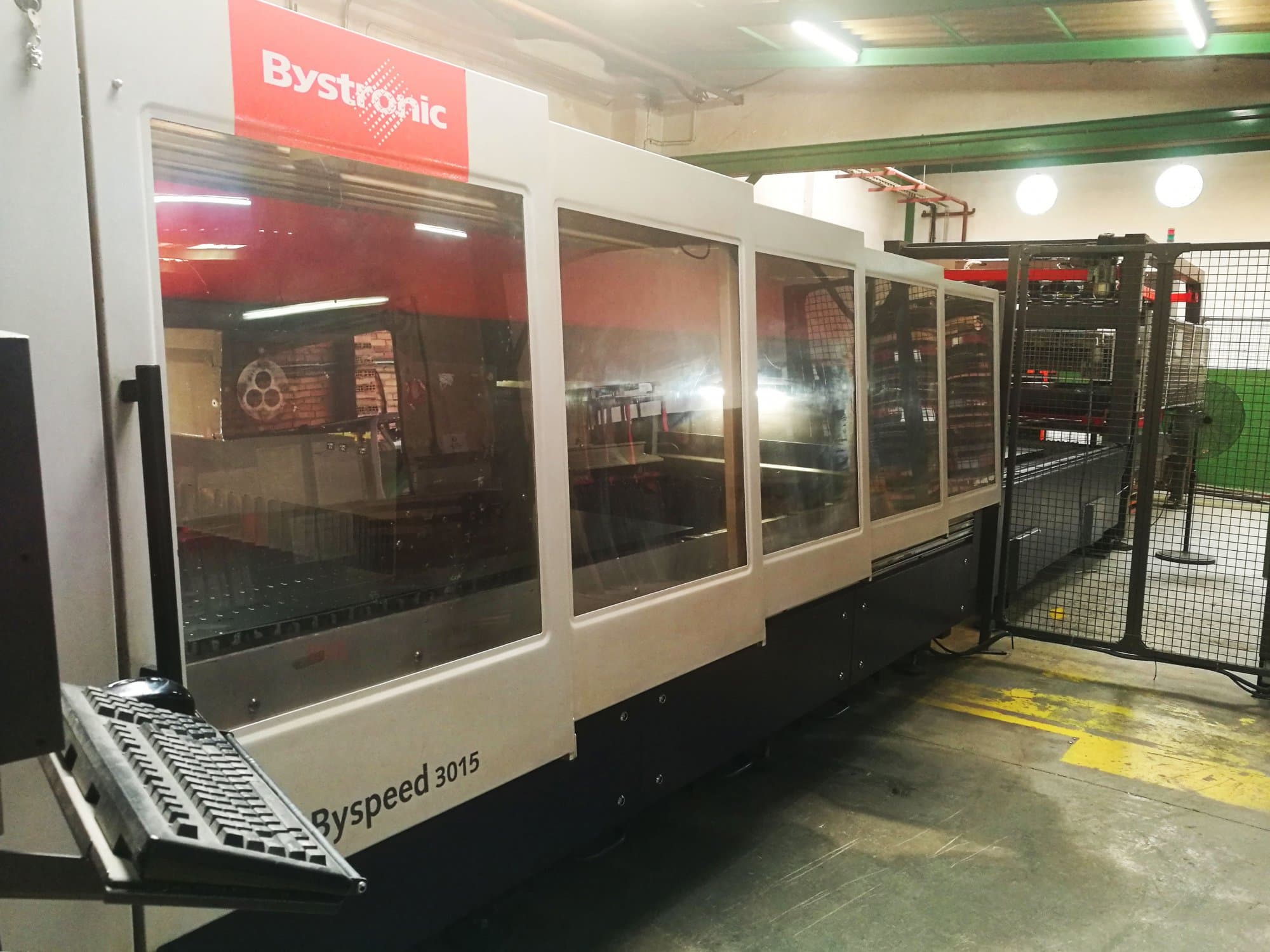 Makine  Bystronic - Yan görünüm Byspeed 3015