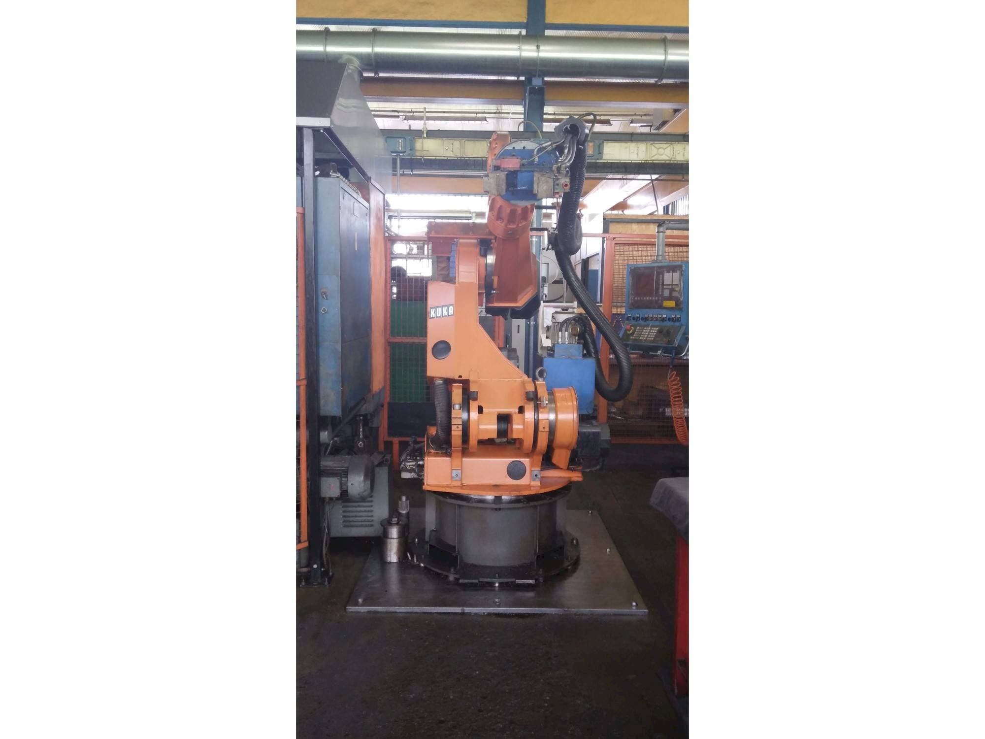 Makine  KUKA IR 760/120.0 - Önden görünüm