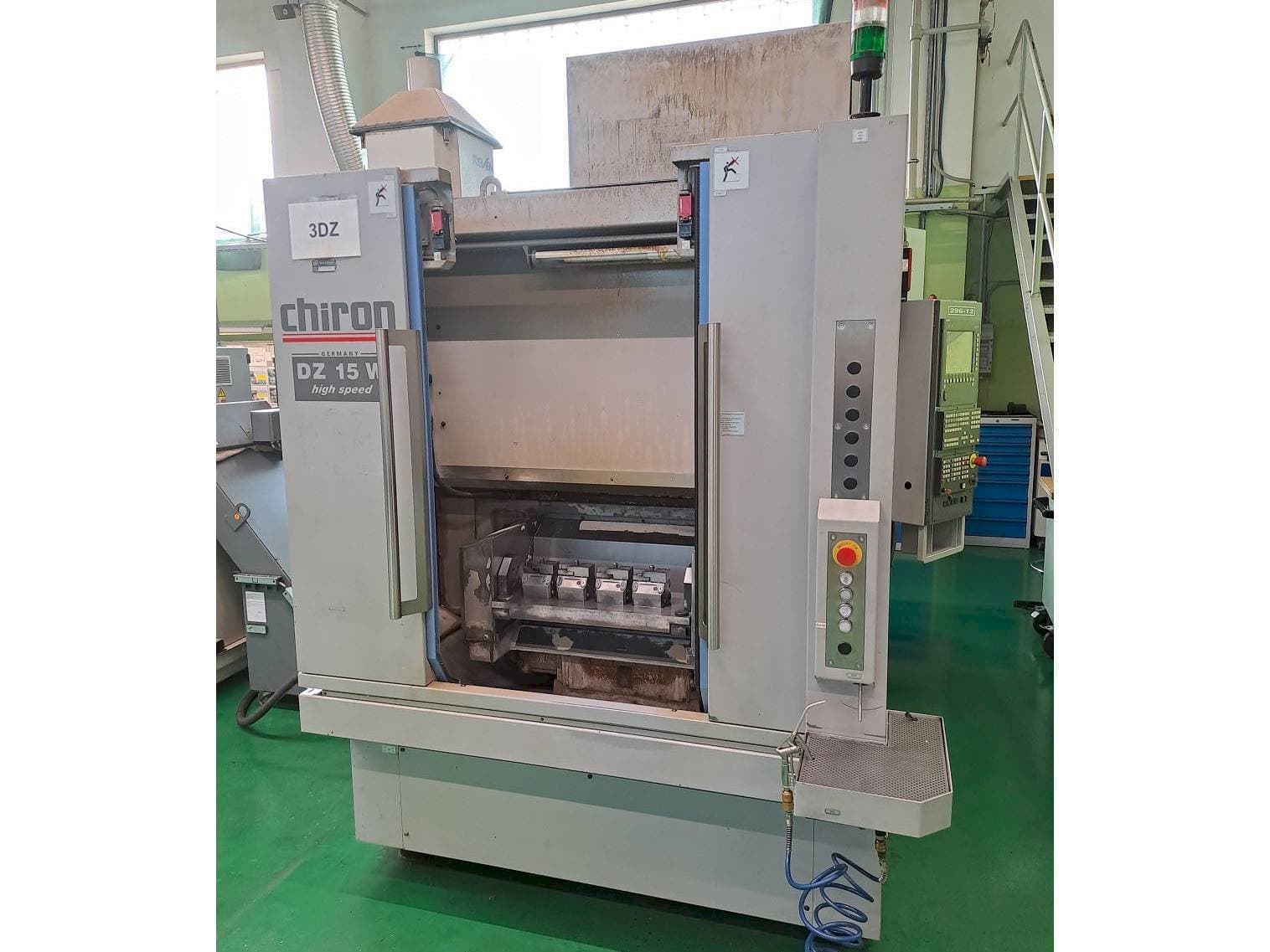 Makine  CHIRON DZ 15W HS - Önden görünüm