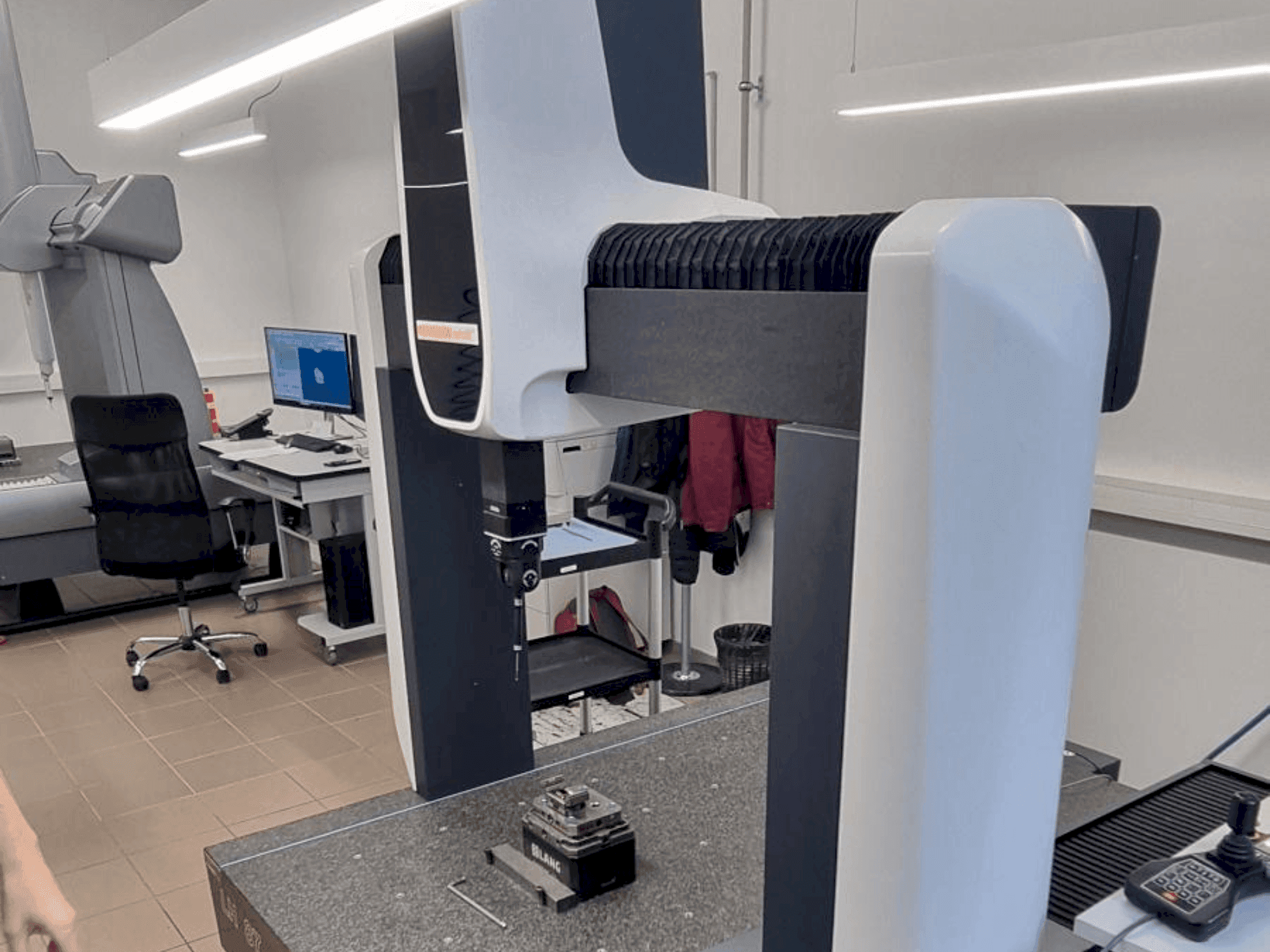 Makine  Wenzel LH87 - Önden görünüm