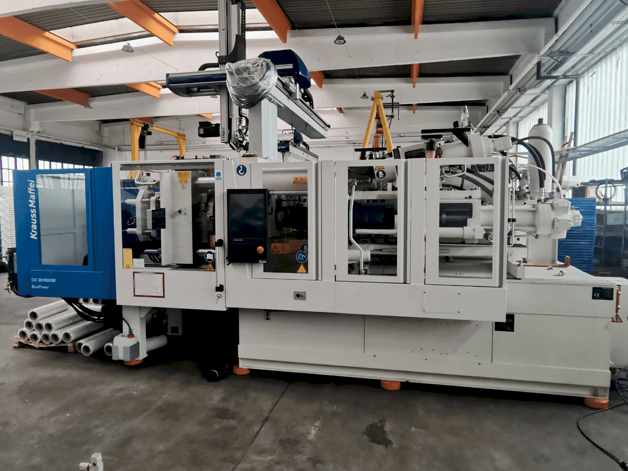 Makine  Krauss Maffei 200-1000-380 CX Z - Önden görünüm