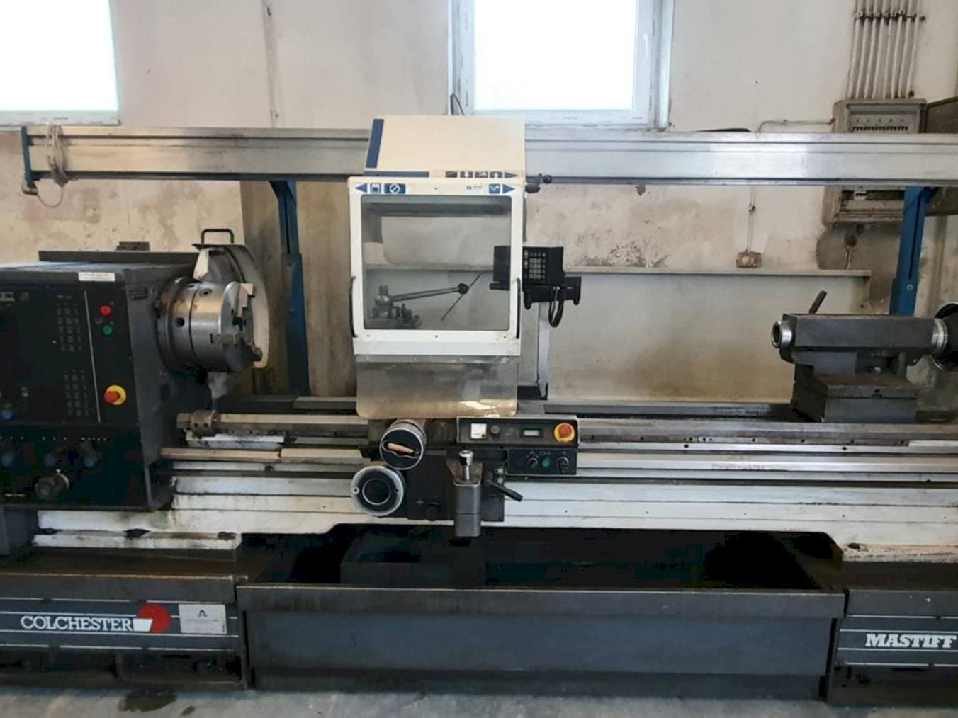 Makine  Colchester MASTIFF V/S 1800 - Önden görünüm