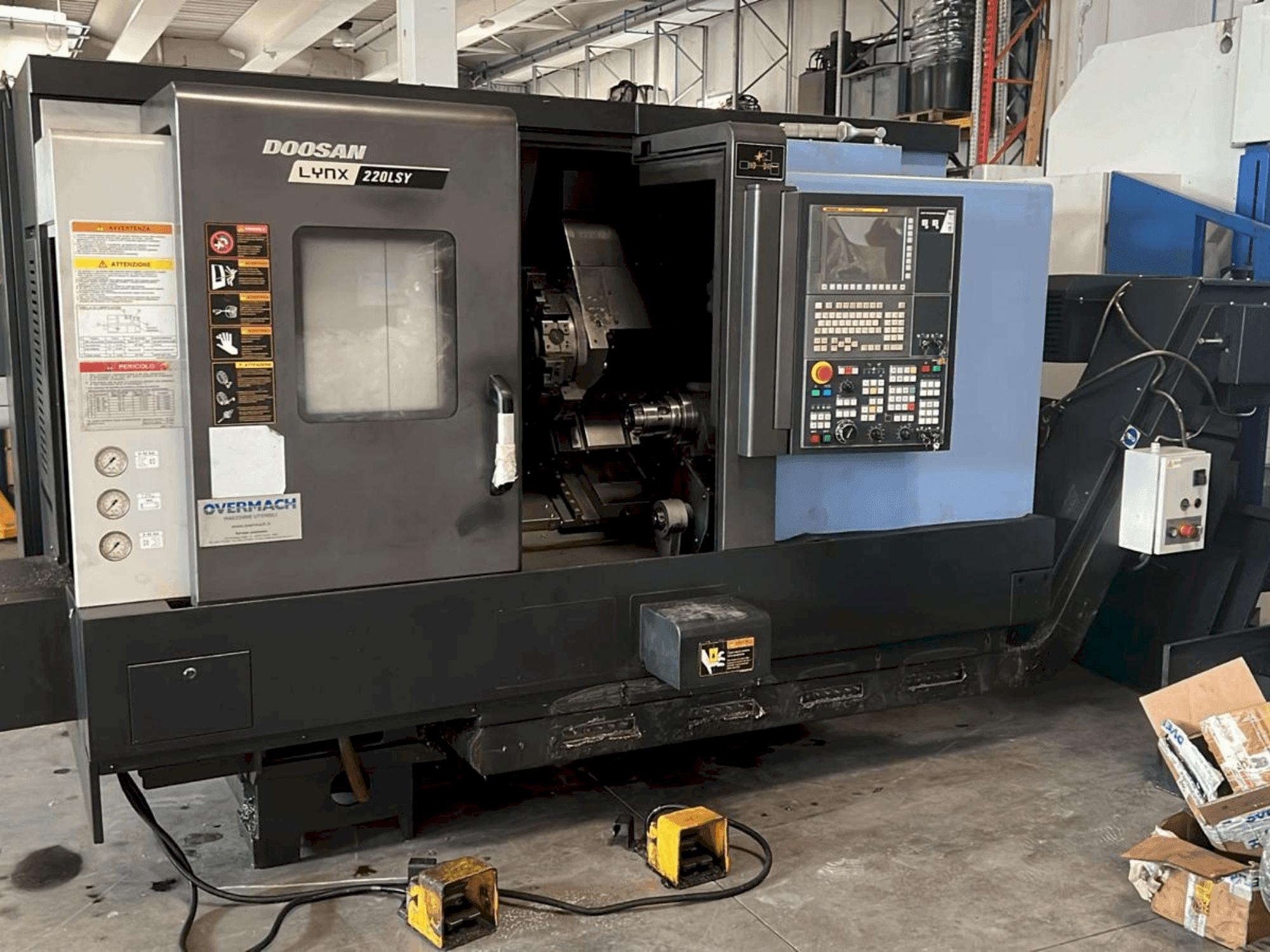 Makine  DOOSAN DOOSAN LYNX 220LSY - Önden görünüm