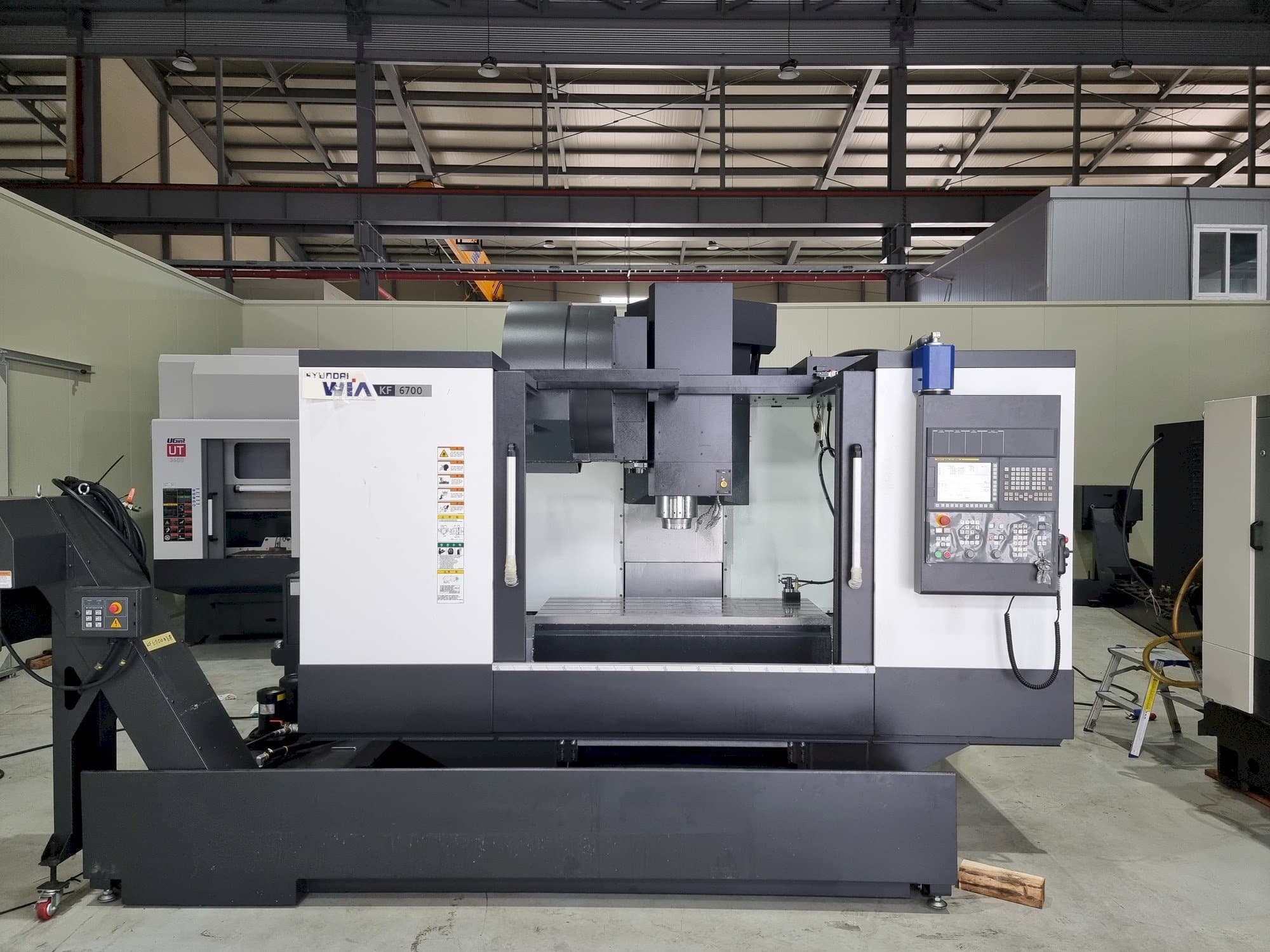 Makine  Hyundai Wia KF 6700 - Önden görünüm