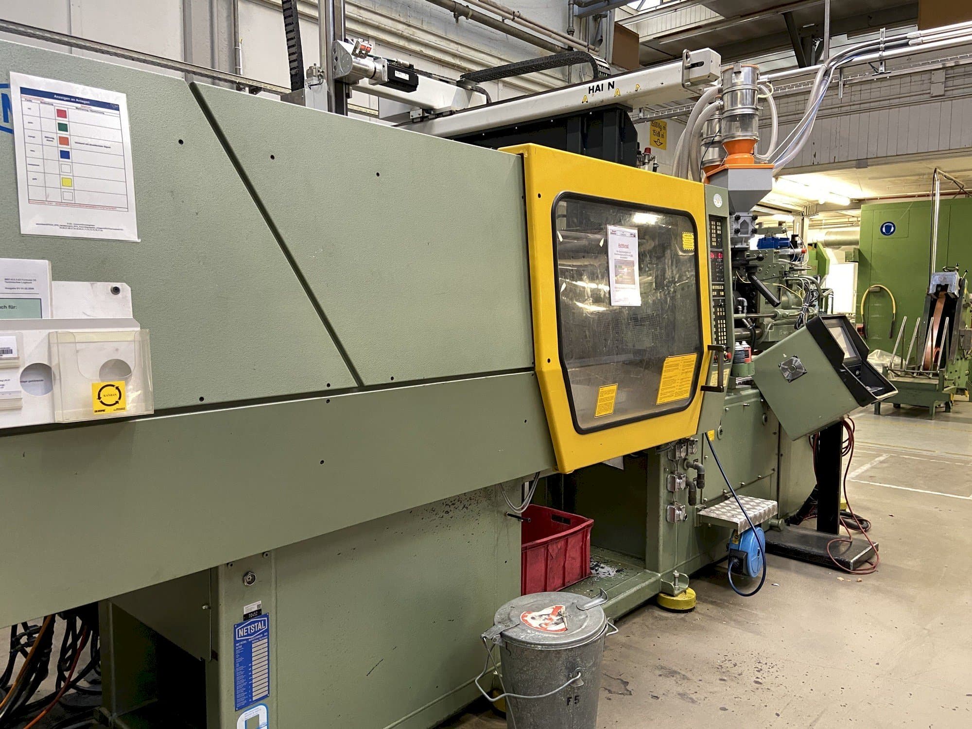 Makine  Netstal Synergy 1500K/460 - Önden görünüm