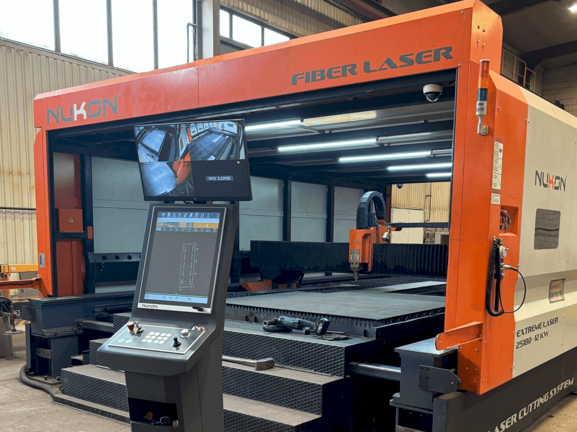 Makine  NUKON Fiber Laser Extreme 30250 - Önden görünüm