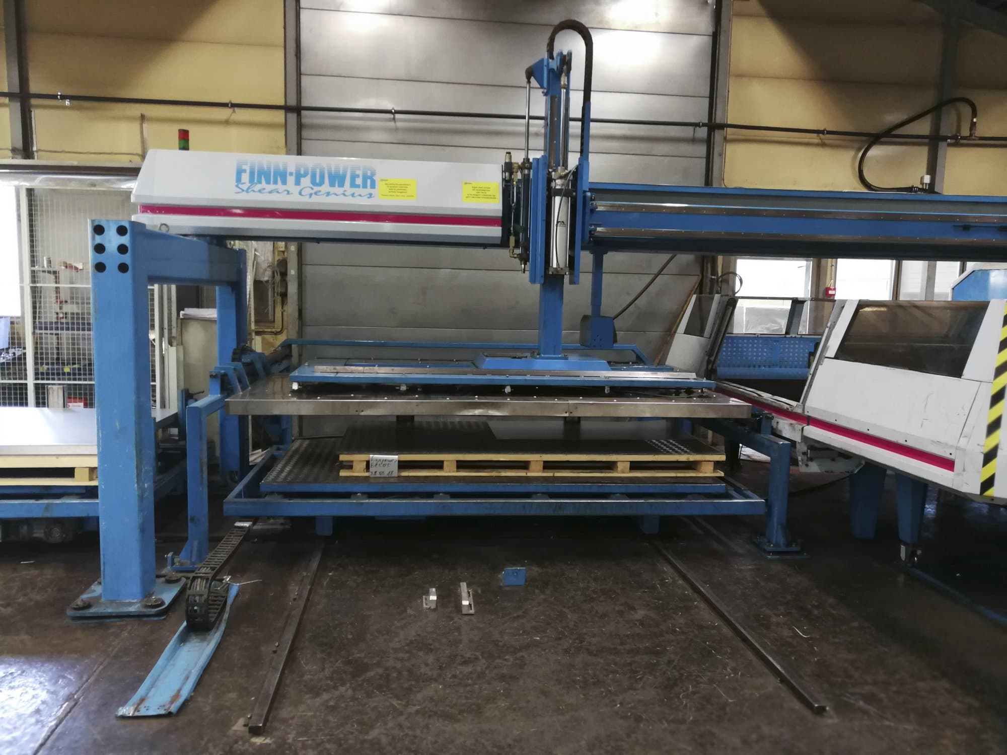 Makine  1 Finn-Power - Önden görünüm TRS 6 SBU