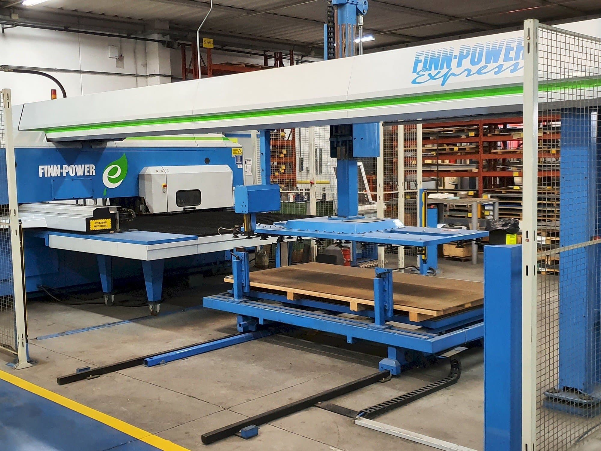 Makine  Finn-Power E5 U - Önden görünüm