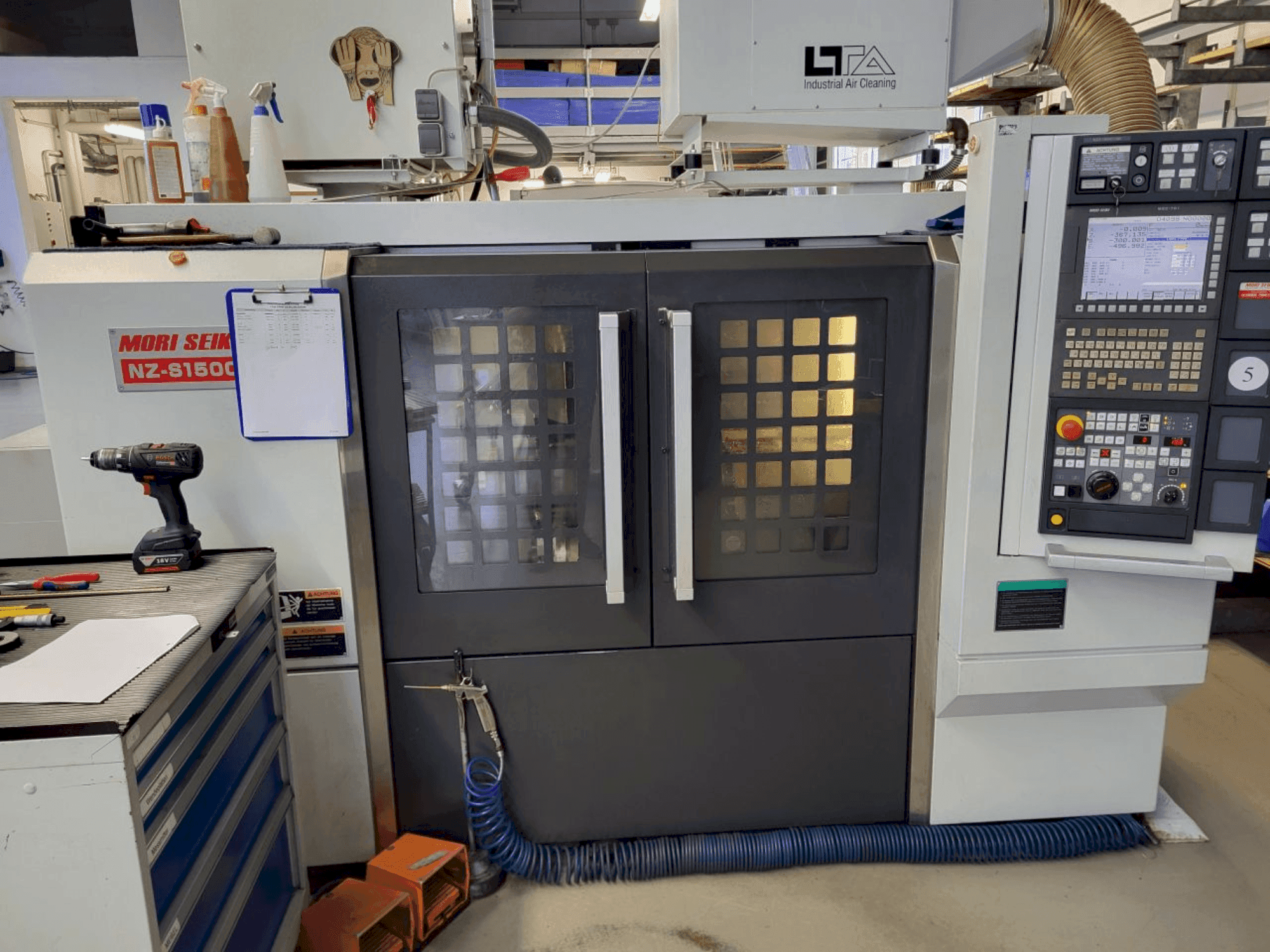 Makine  MORI SEIKI NZ-S1500 - Önden görünüm