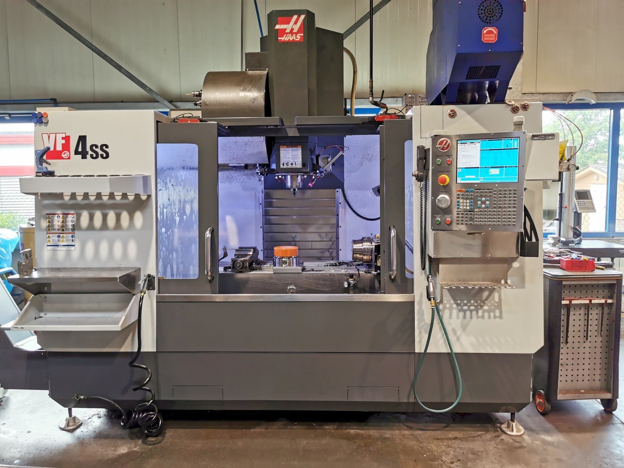 Makine  HAAS VF-4SS - Önden görünüm
