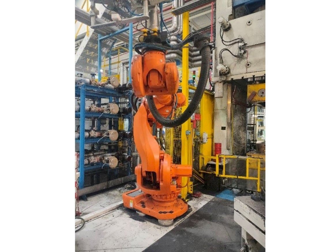 Makine  ABB IRC5 M2004 - Önden görünüm