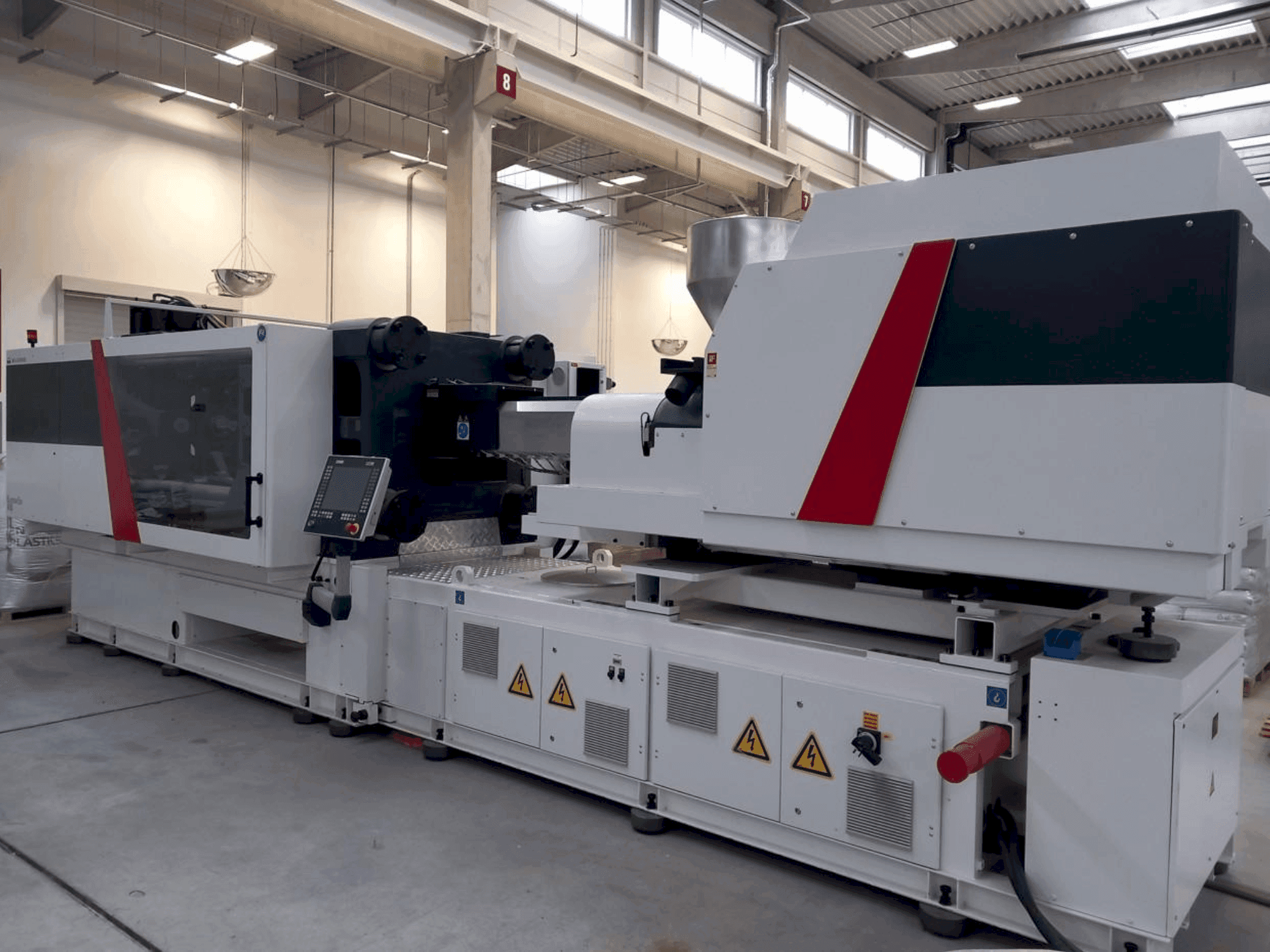 Makine  Milacron Elektron Evo 450 - Önden görünüm