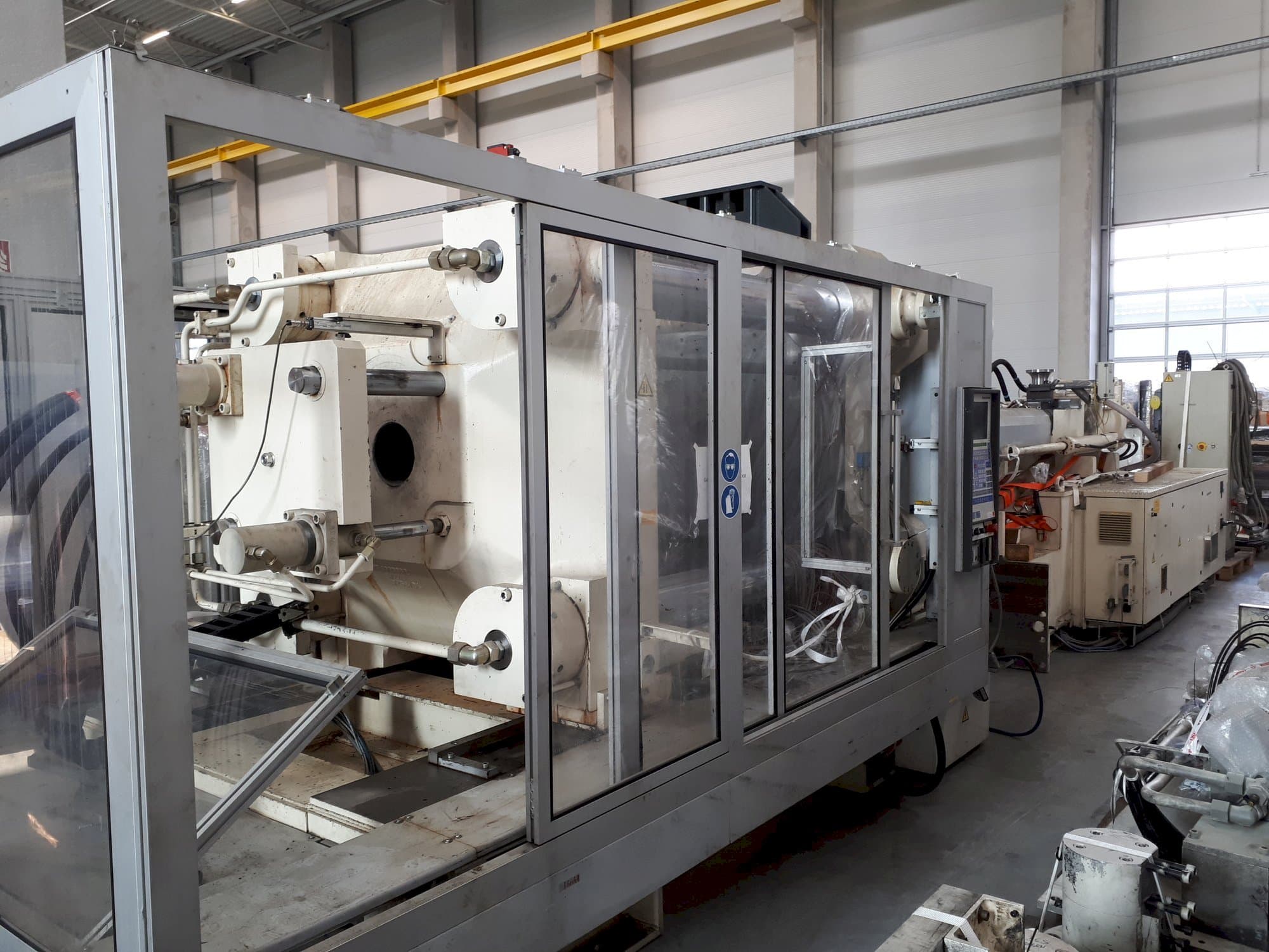 Makine  Krauss Maffei 650-2700 C1 - Önden görünüm