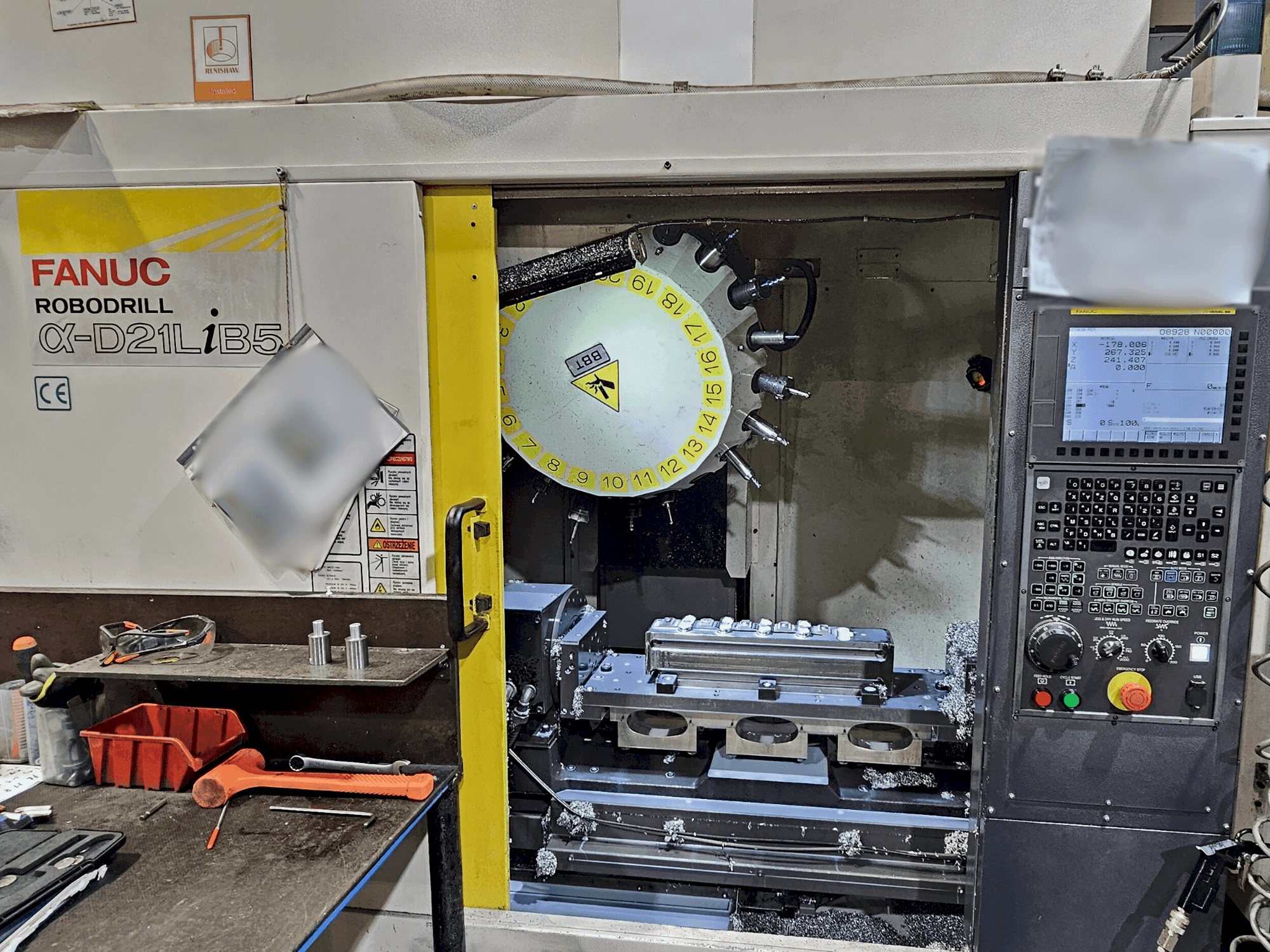 Makine  FANUC Robodrill α-D21L iB 5 - Önden görünüm