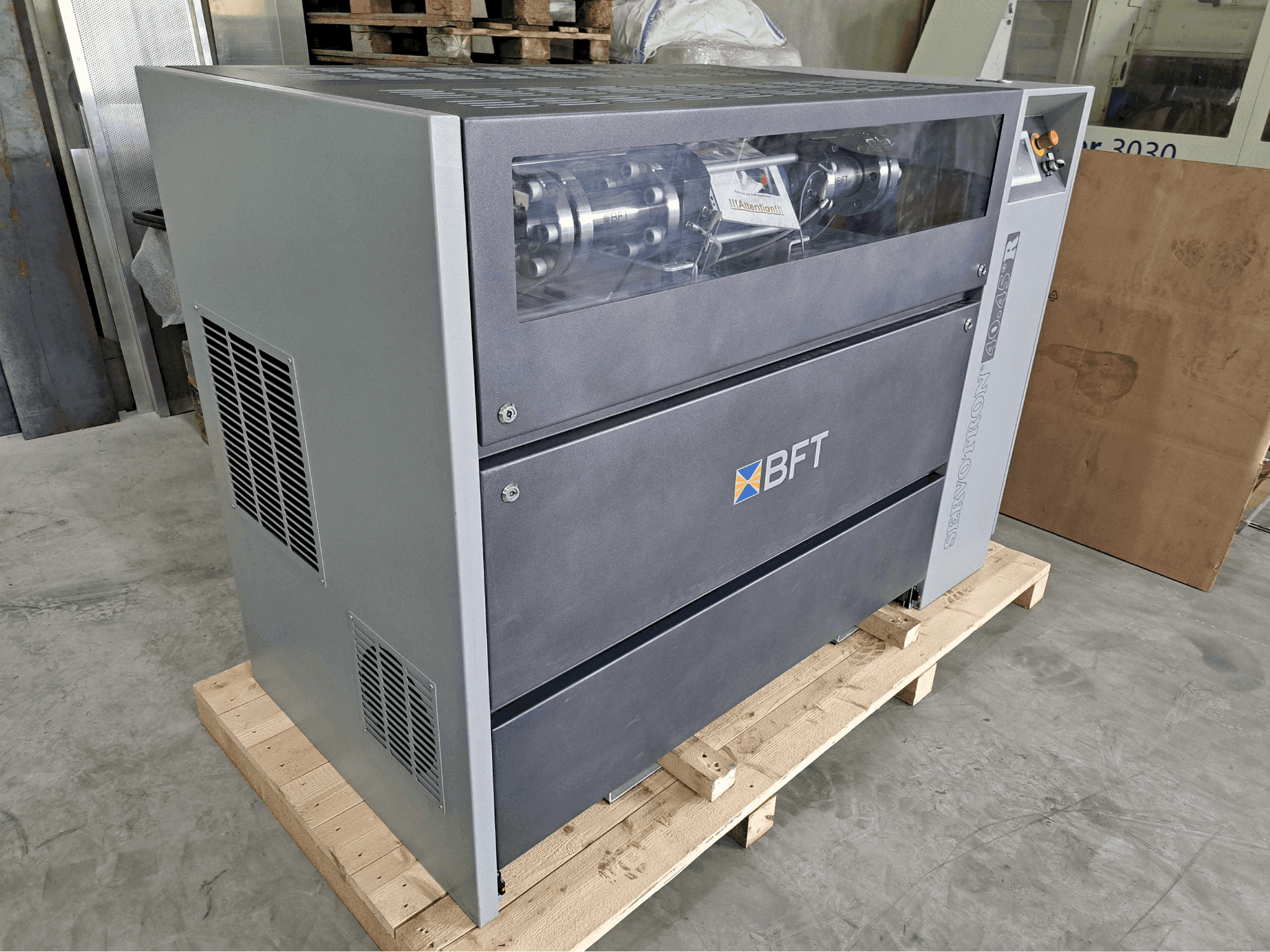 Makine  BFT Servotron 40.45+ - Önden görünüm