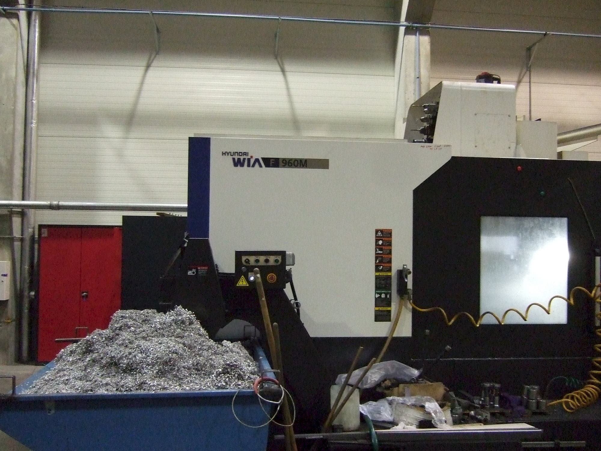 Makine  Hyundai F960M - Önden görünüm