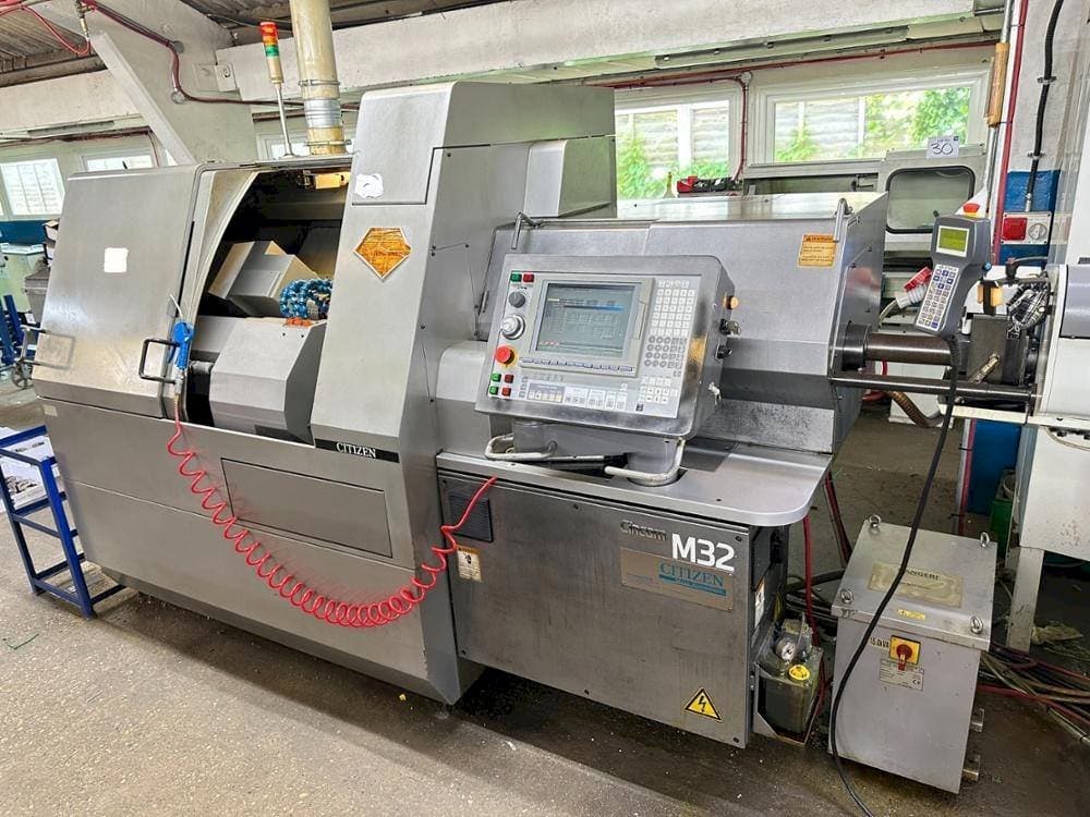 Makine  Citizen M32V - Önden görünüm