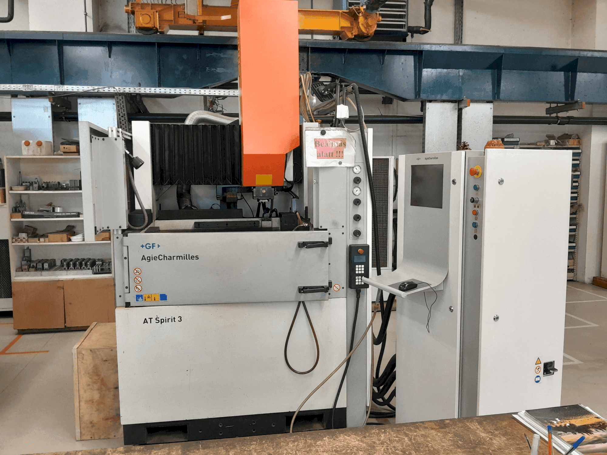 Makine  AgieCharmilles Spirit 3 - Önden görünüm