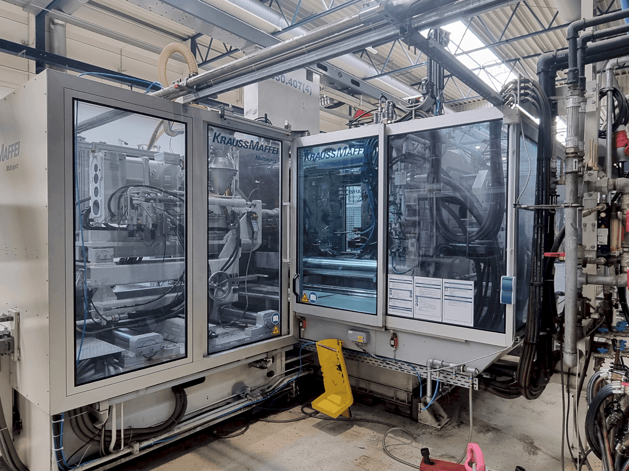 Makine  Krauss Maffei 650-2700-390 CL - Önden görünüm