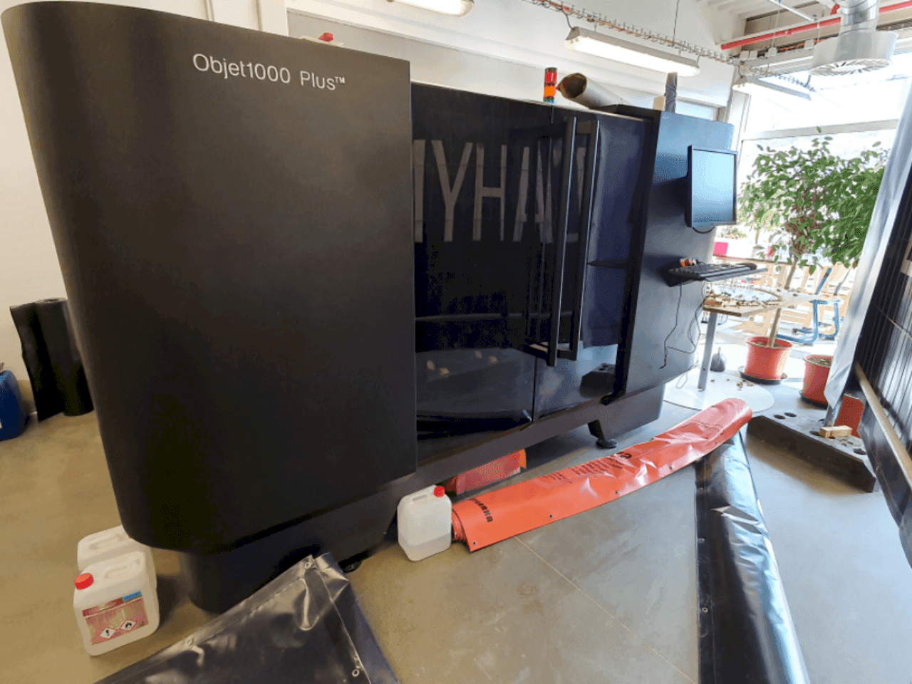 Makine  Stratasys Objet 1000 Plus - Önden görünüm