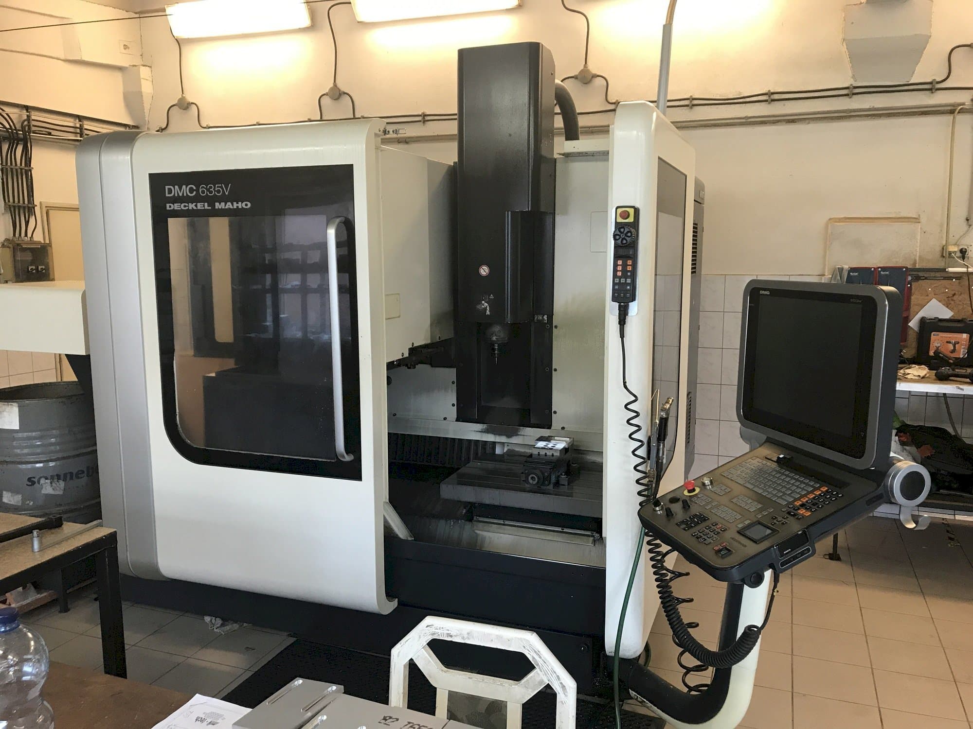 Makine  DECKEL MAHO DMC 635V - Önden görünüm