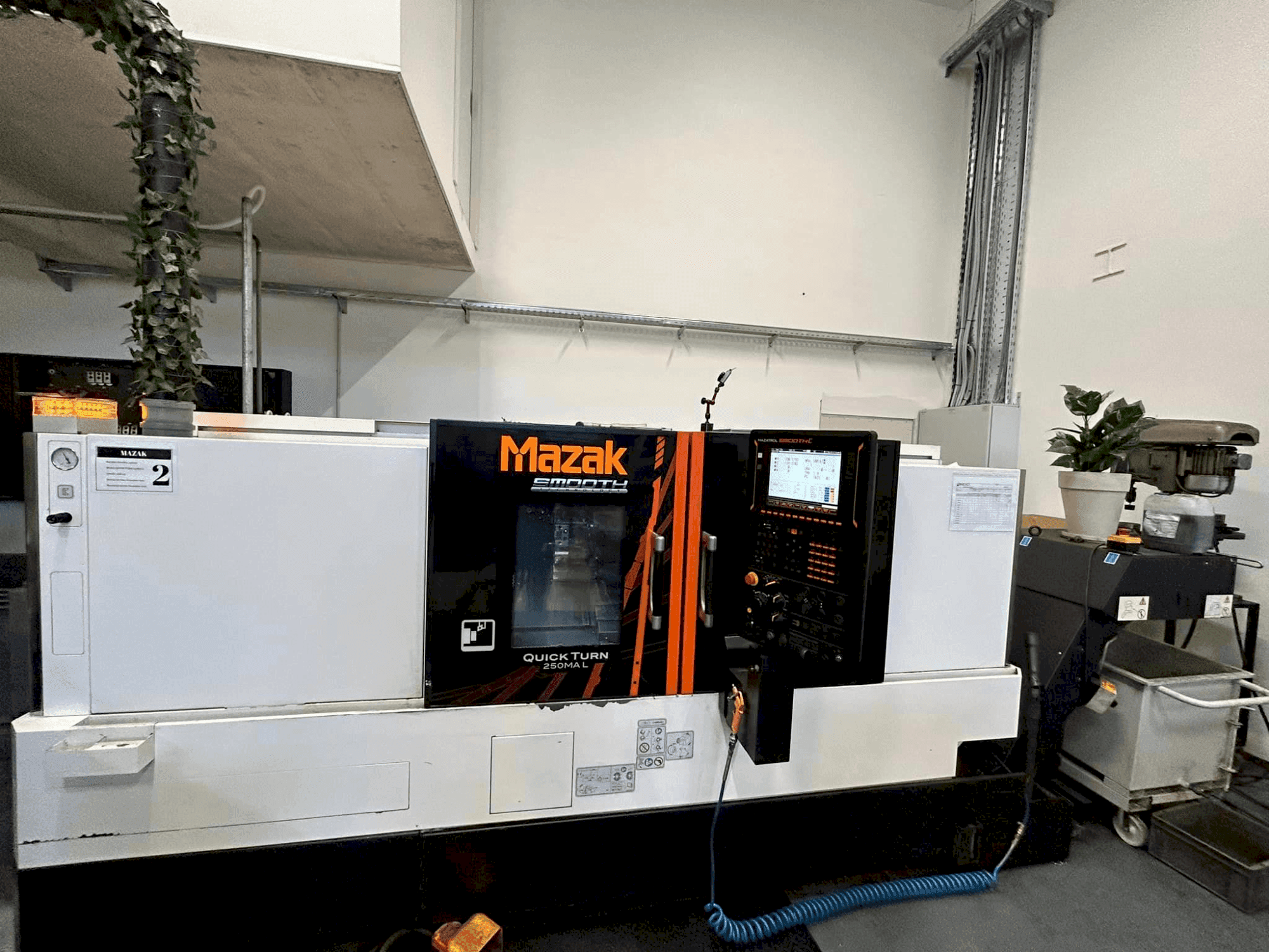 Makine  Mazak QuickTurn 250MA L - Önden görünüm
