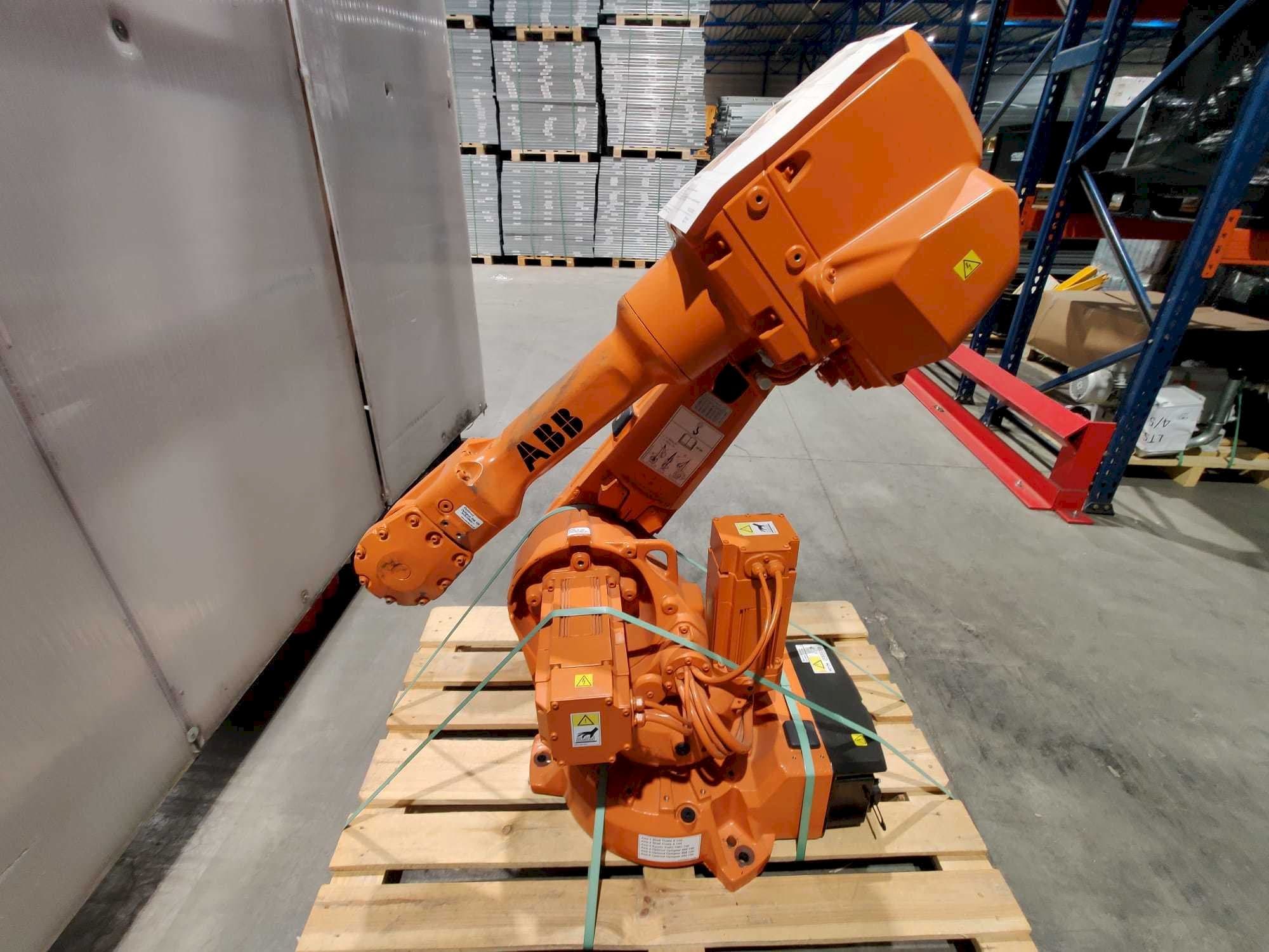 Makine  ABB IRB 2600 M2004 - Önden görünüm