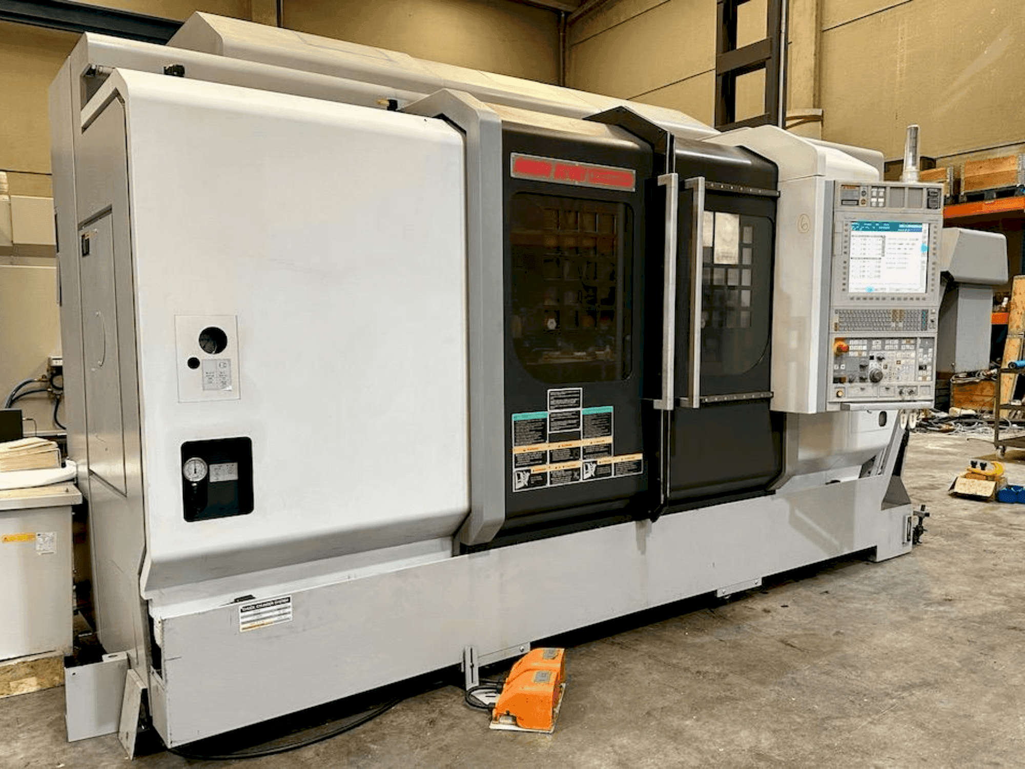 Makine  MORI SEIKI NZX 2500/1000Y - Önden görünüm