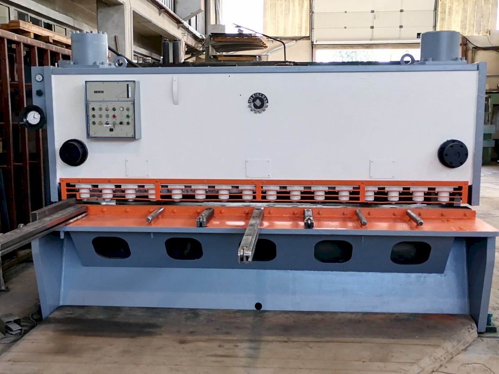 Makine  Jelšingrad MVCS 3100/13 - Önden görünüm